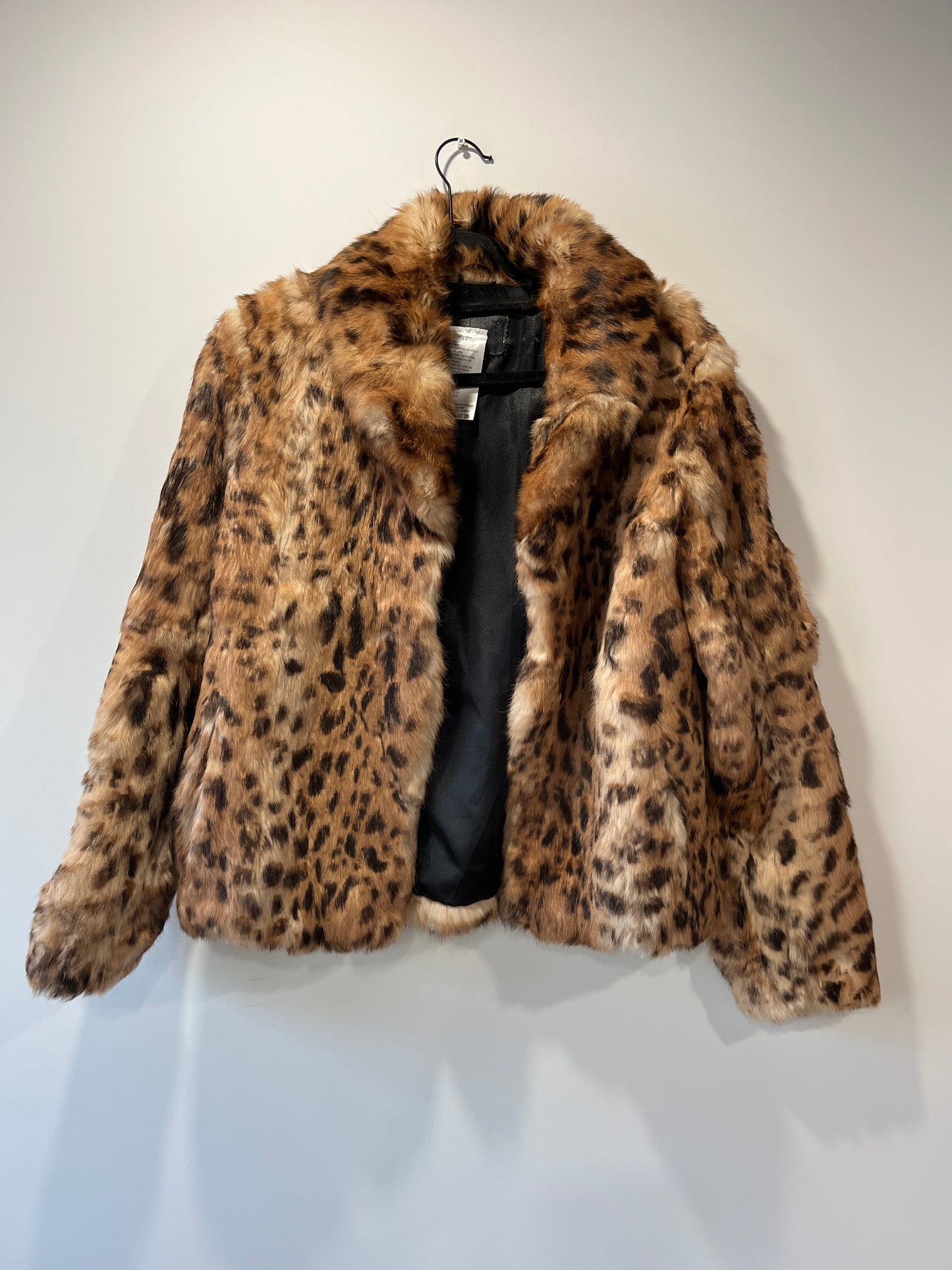 Veste en fourrure imprimée léopard