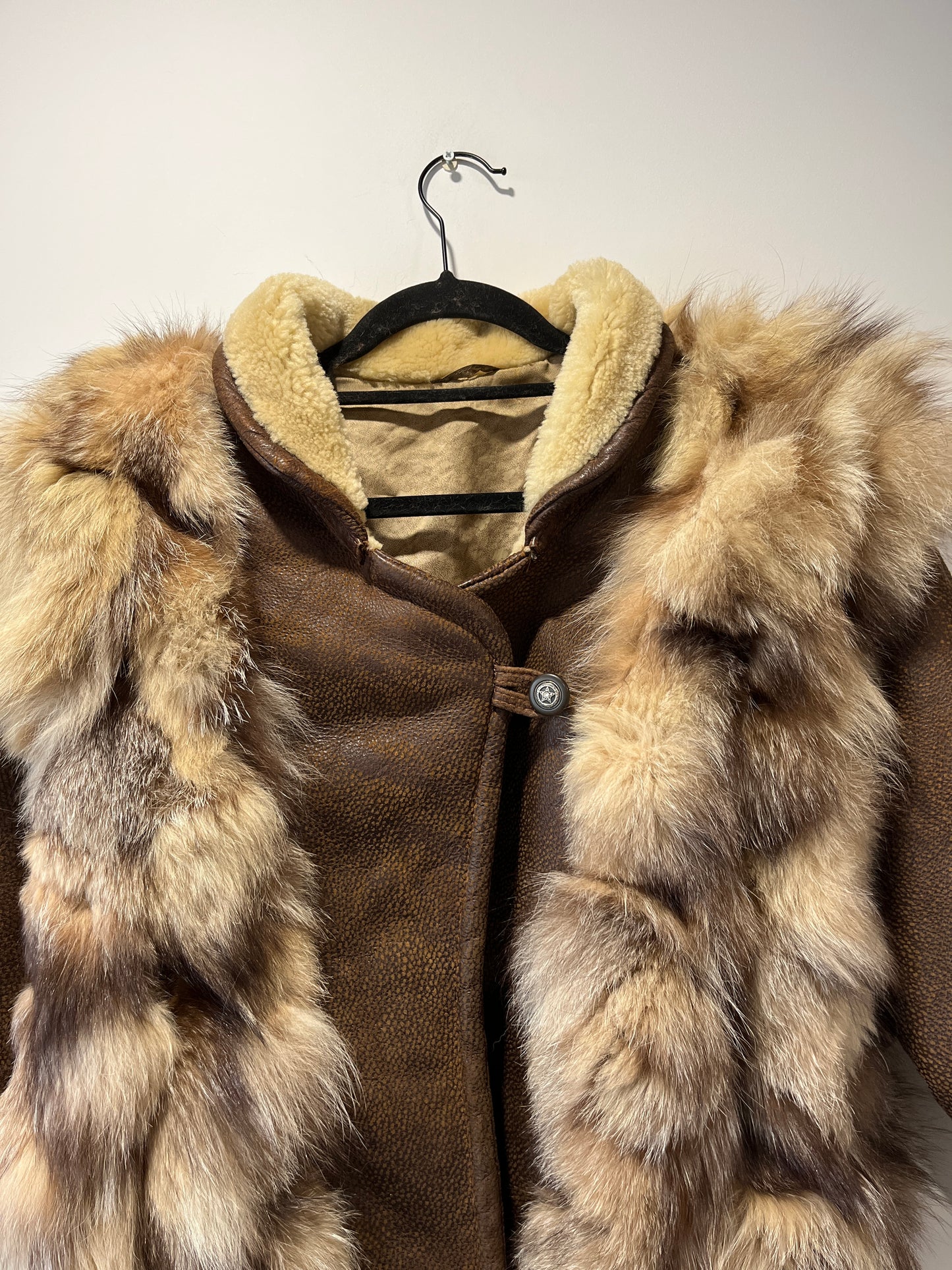 Veste en fourrure et cuir marron