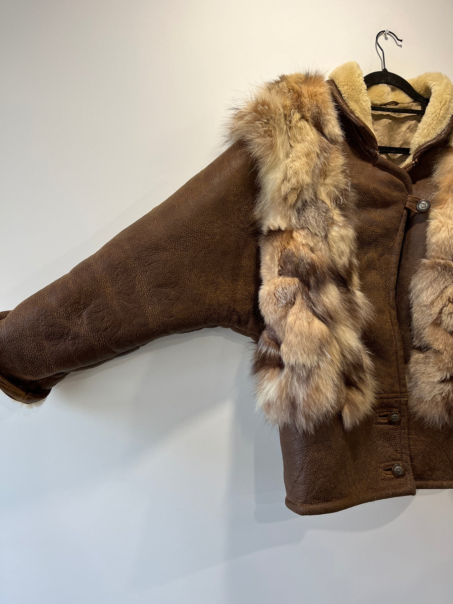 Veste en fourrure et cuir marron