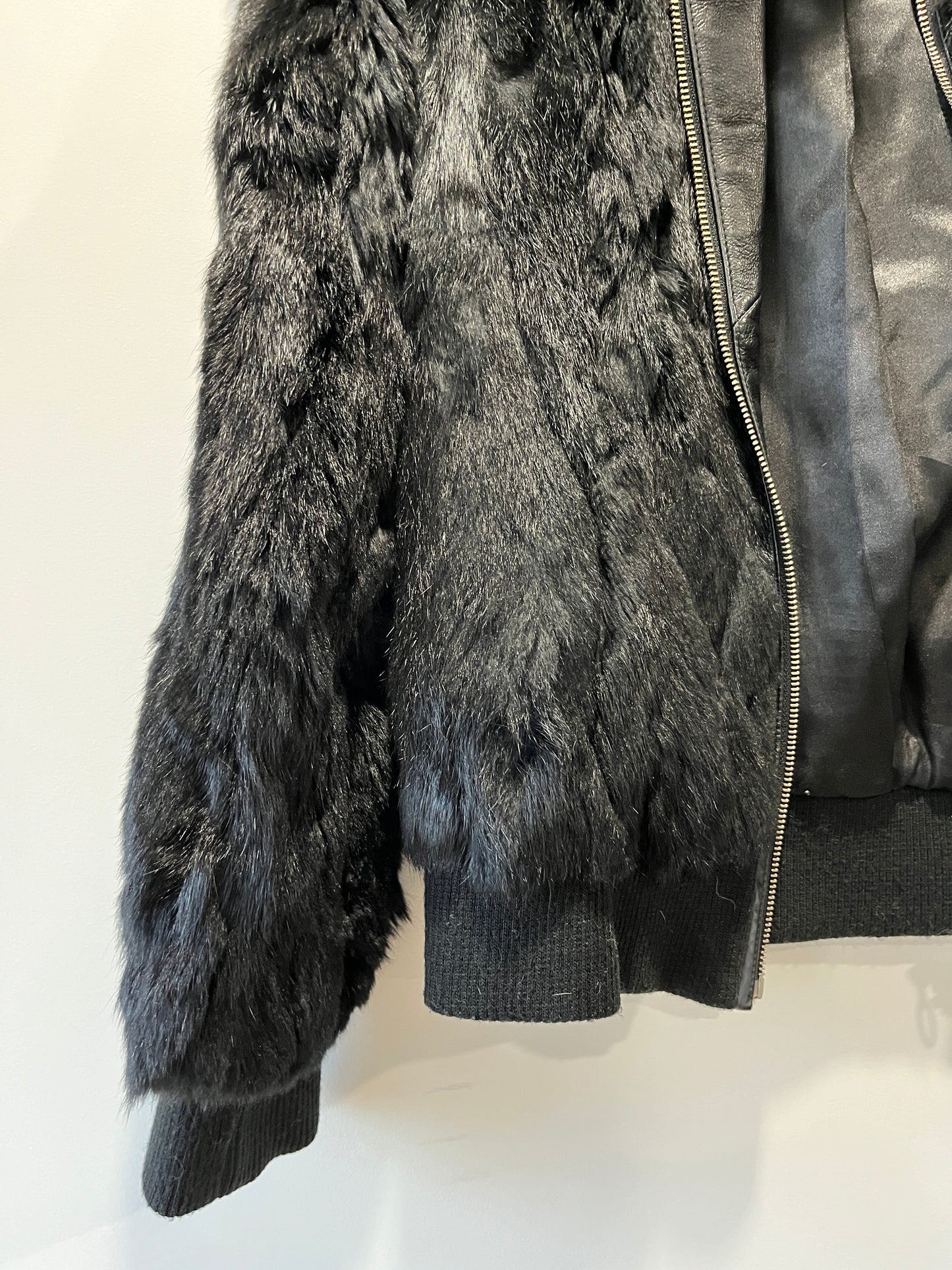Veste courte en fourrure noire