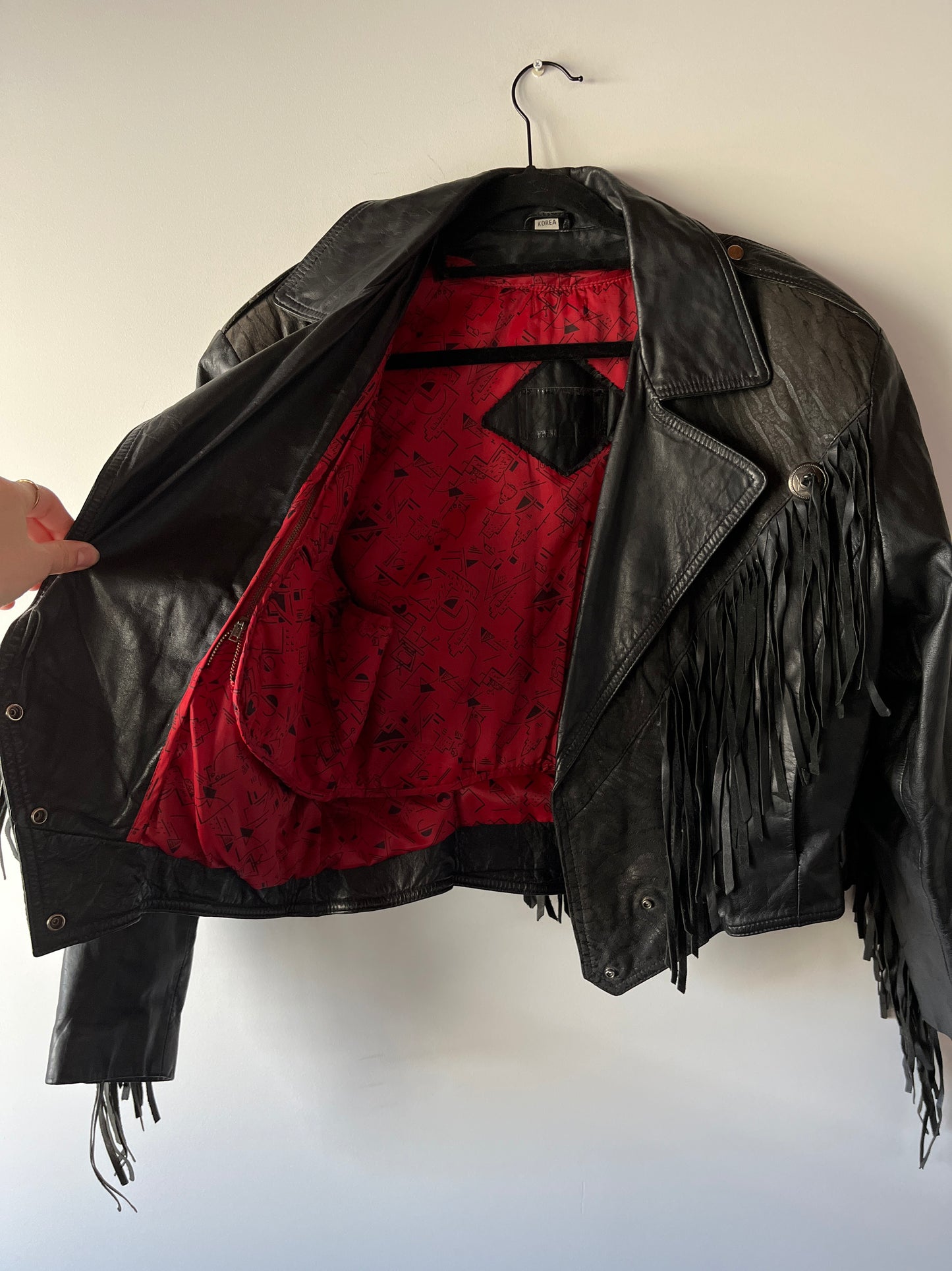 Veste en cuir noire à franges