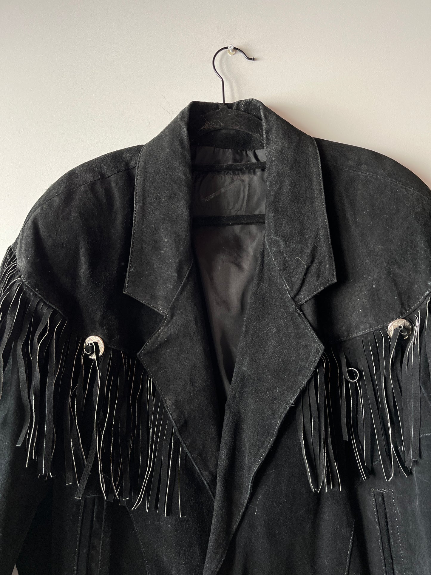 Veste en cuir noire à franges