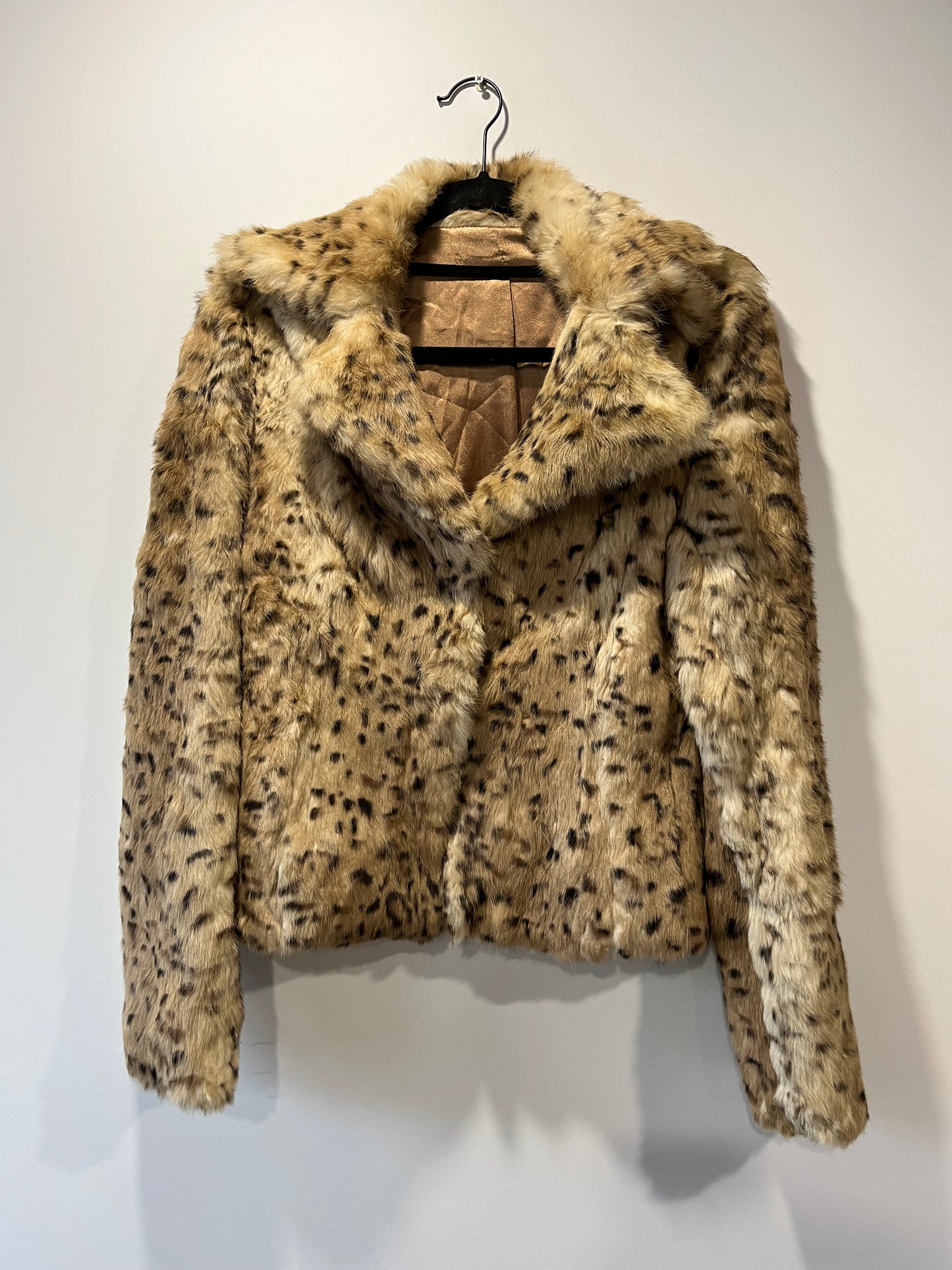 Veste en fourrure imprimée léopard