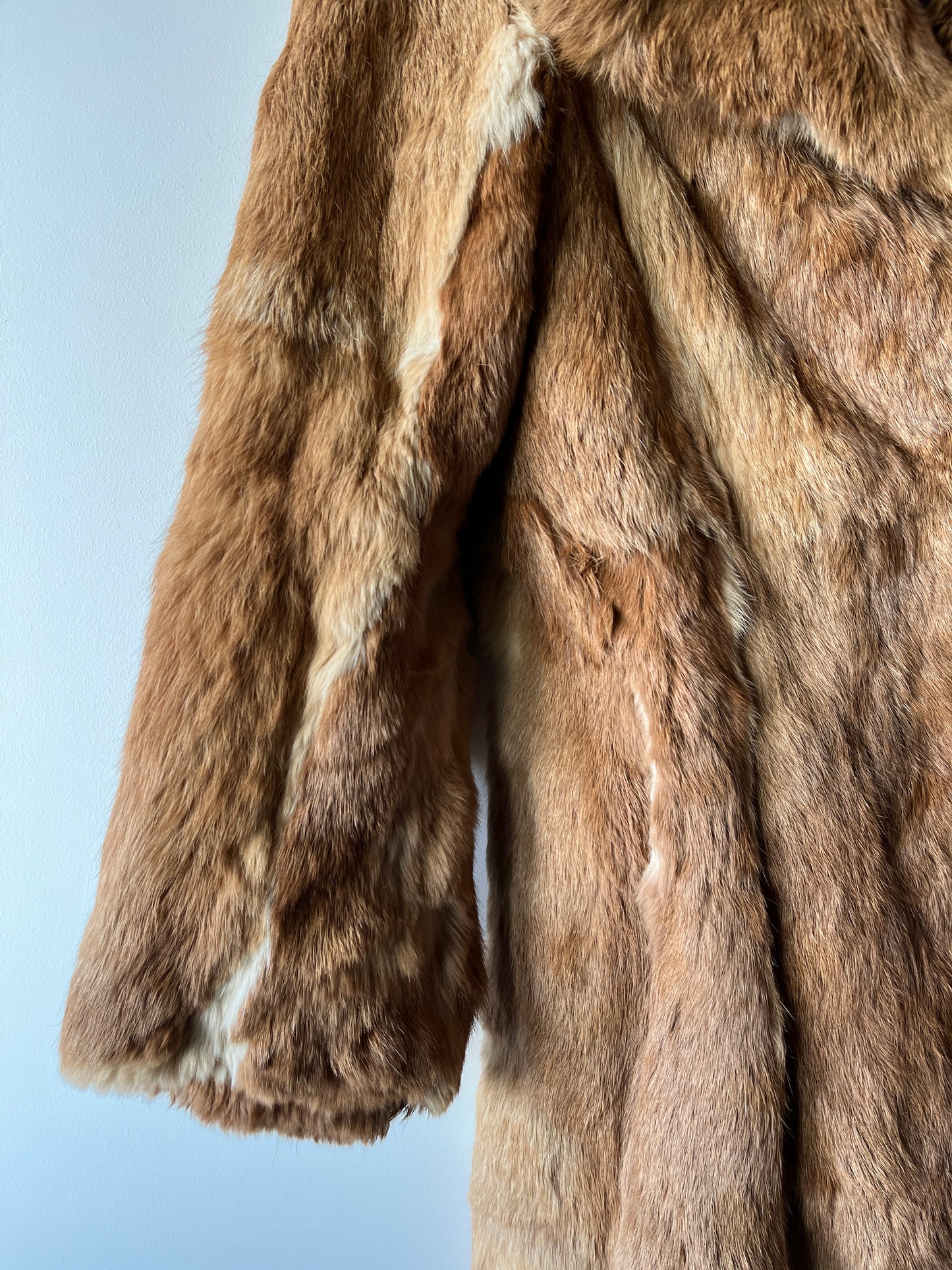 Manteau long en fourrure beige