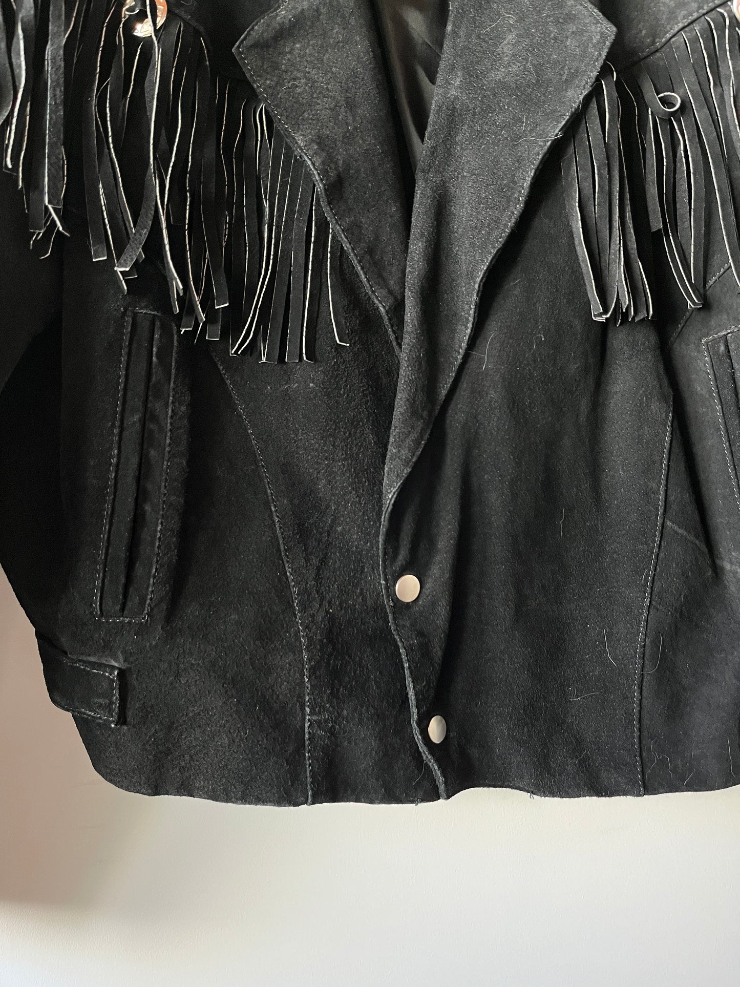 Veste en cuir noire à franges