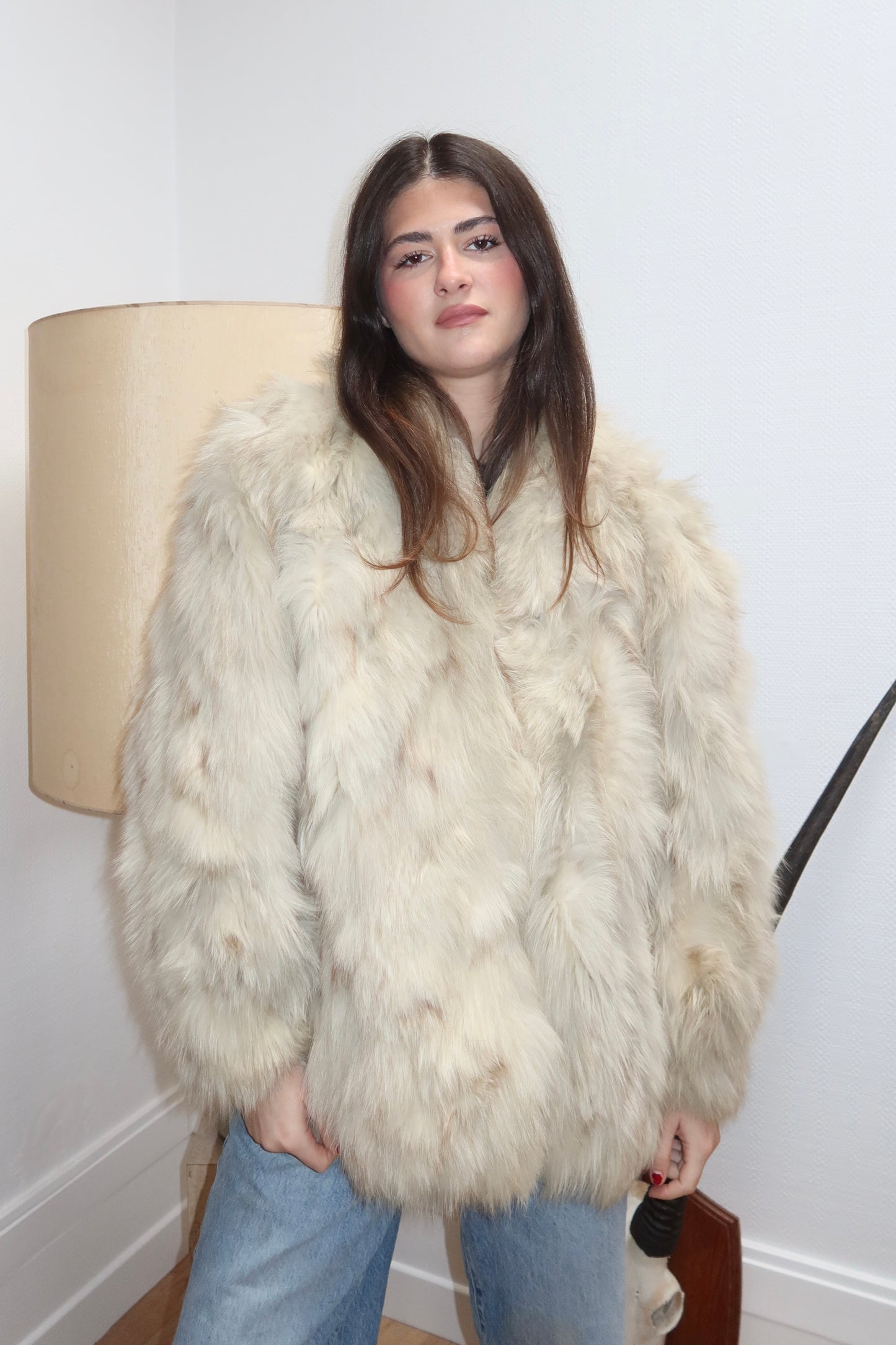 Manteau en fourrure blanc manches chauve-souris