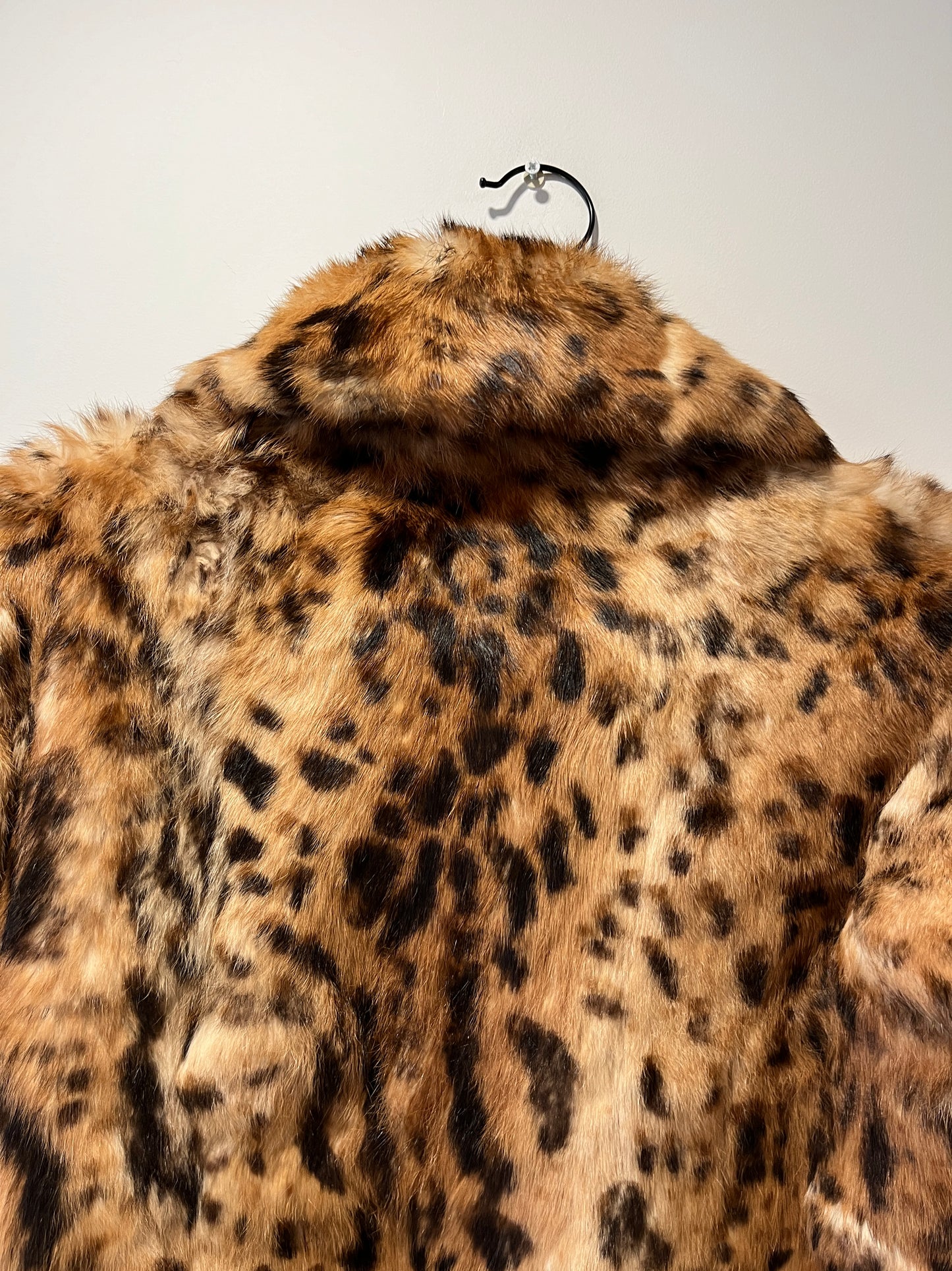 Veste en fourrure imprimée léopard