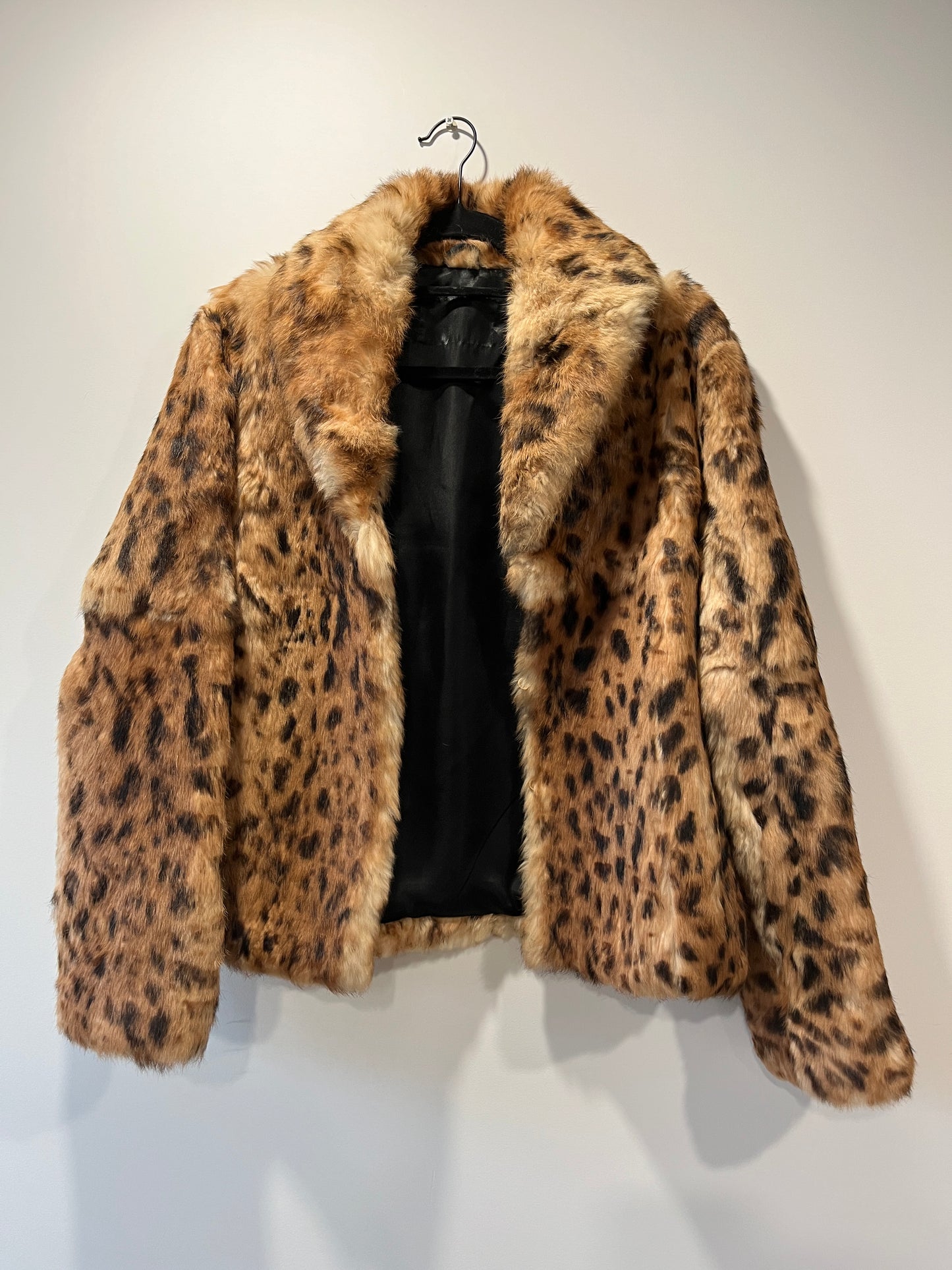 Veste en fourrure imprimée léopard