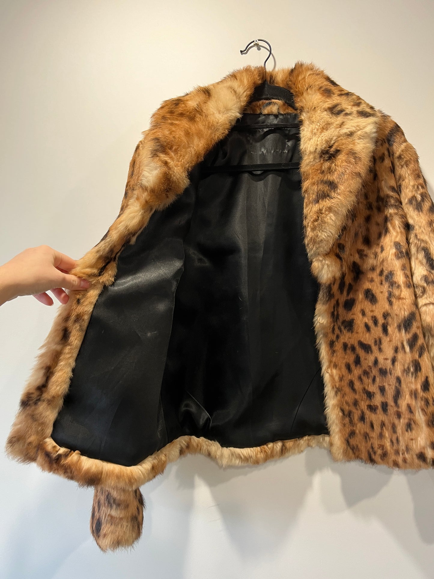 Veste en fourrure imprimée léopard