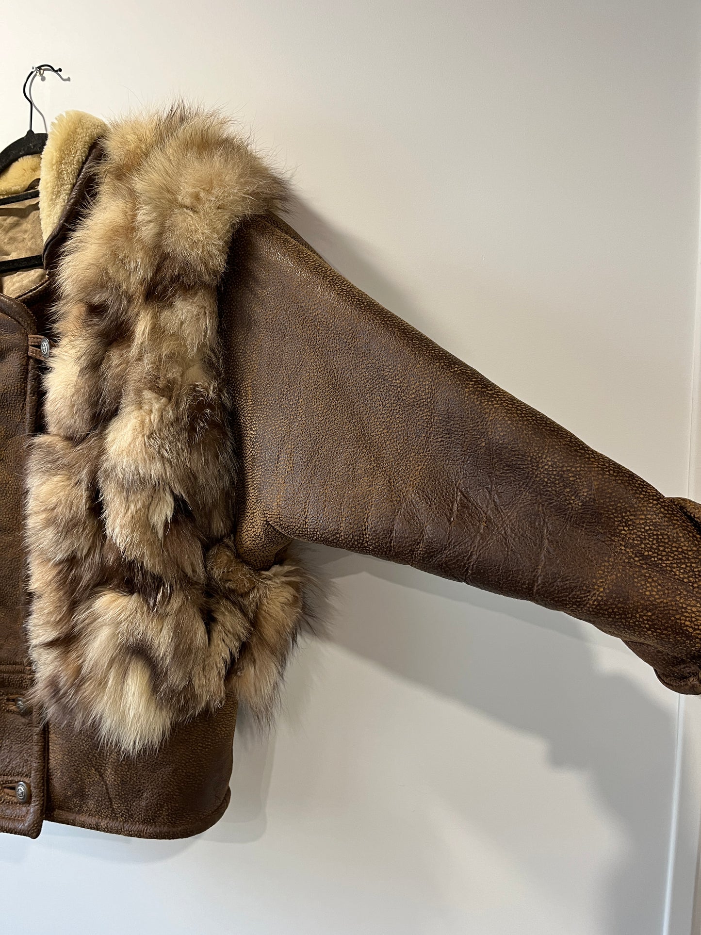 Veste en fourrure et cuir marron