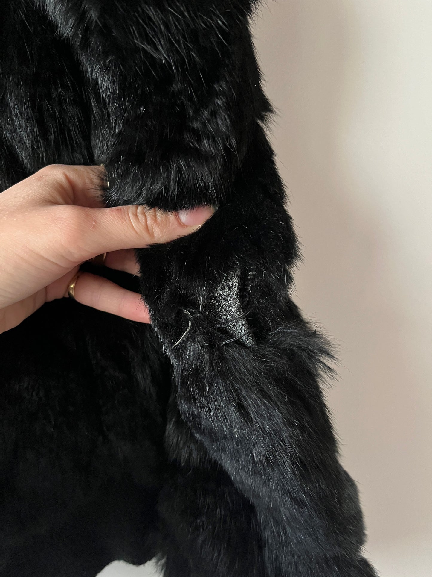 Veste courte en fourrure noire