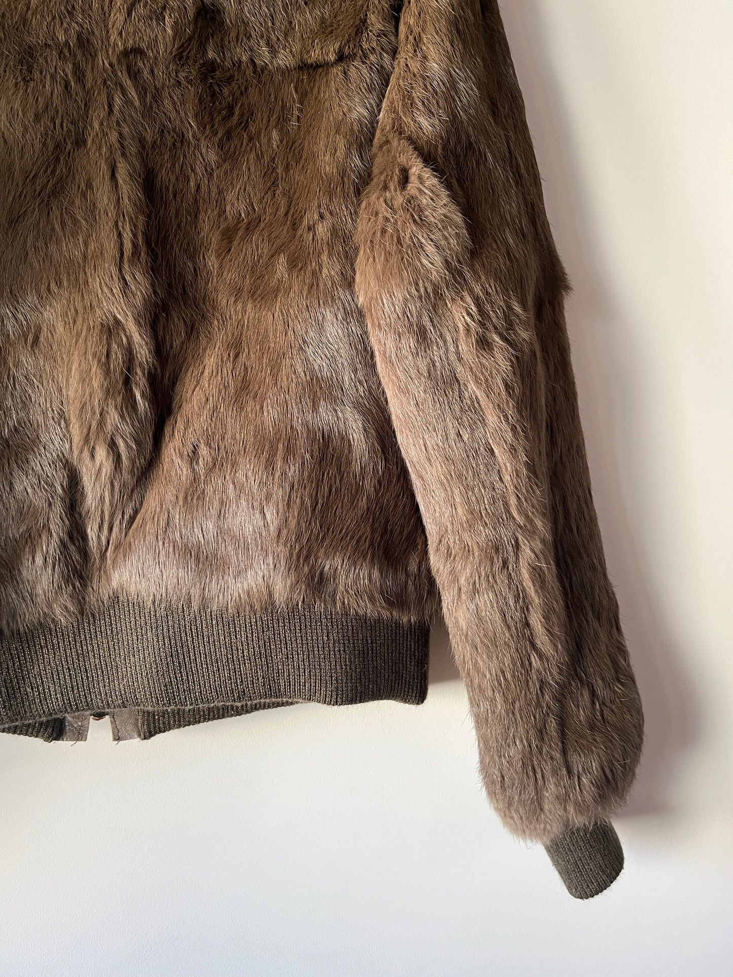 Veste courte en fourrure marron