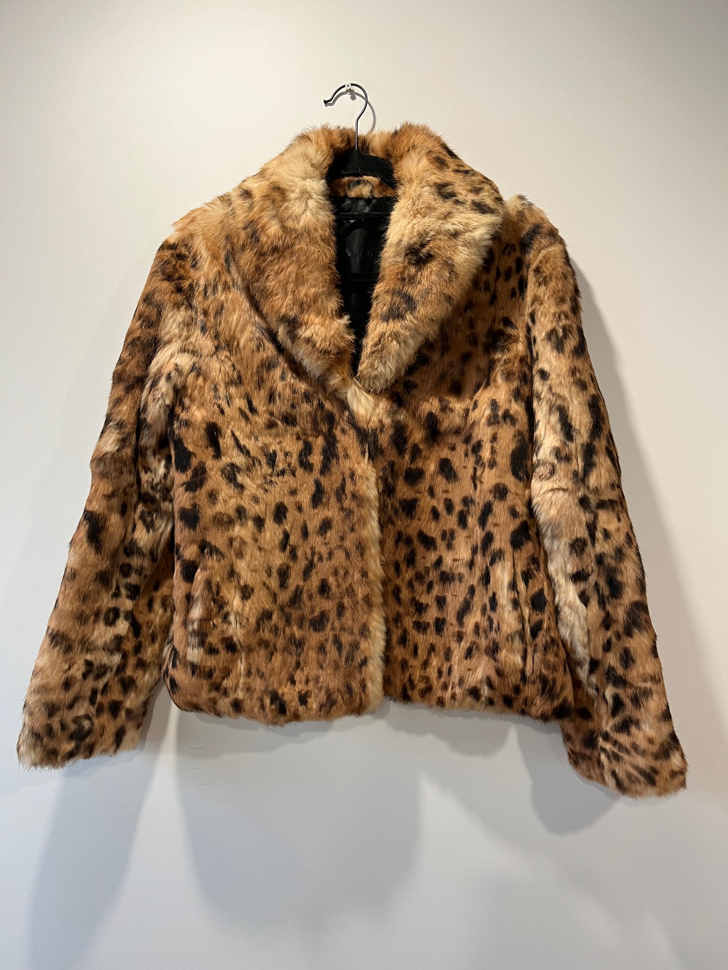 Veste en fourrure imprimée léopard