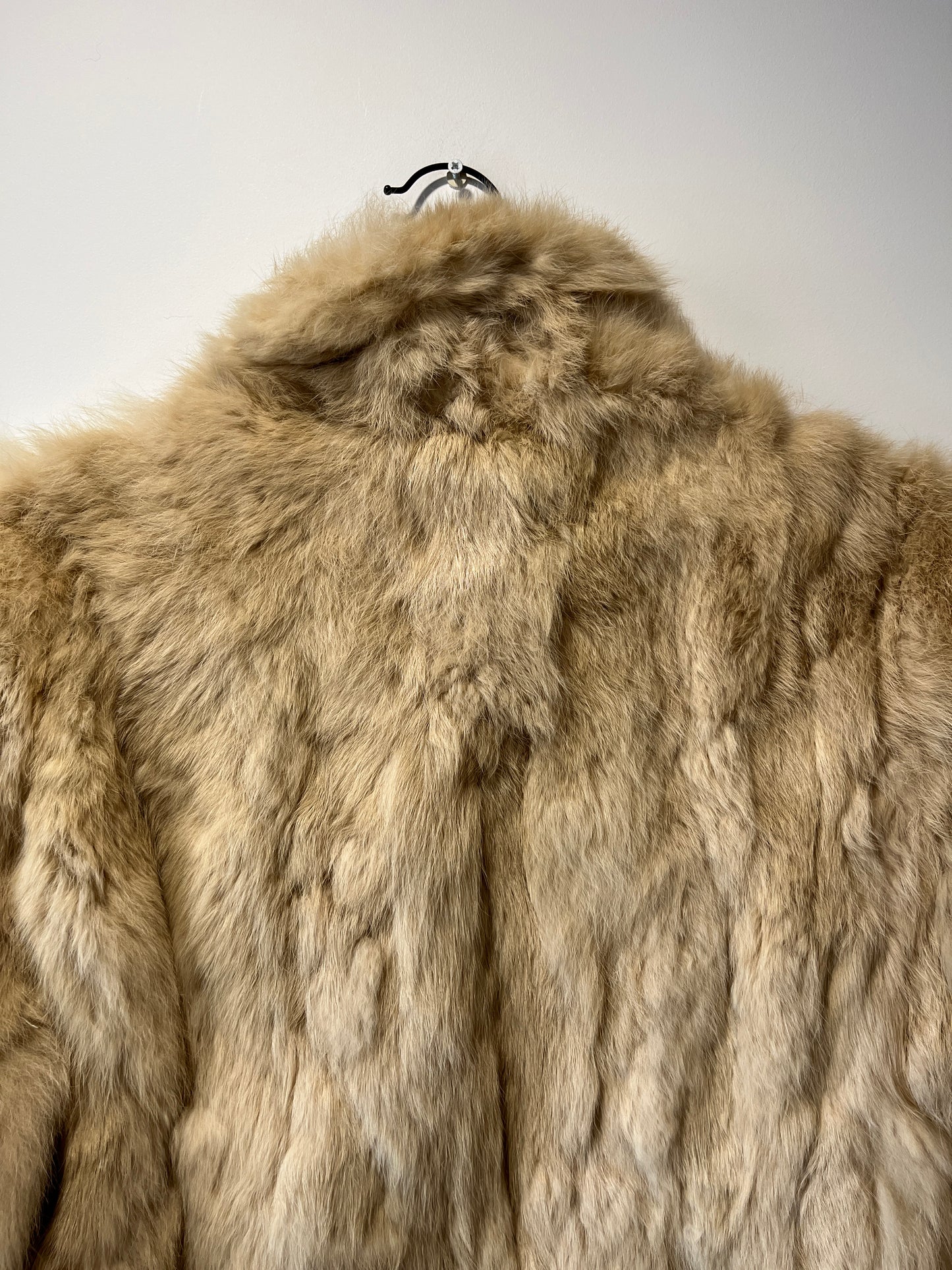 Veste courte en fourrure beige