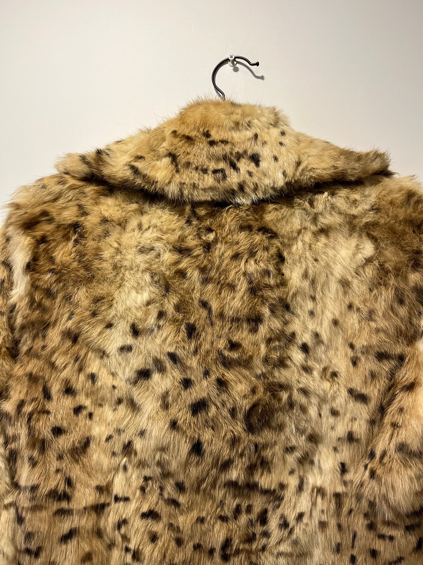 Veste en fourrure imprimée léopard