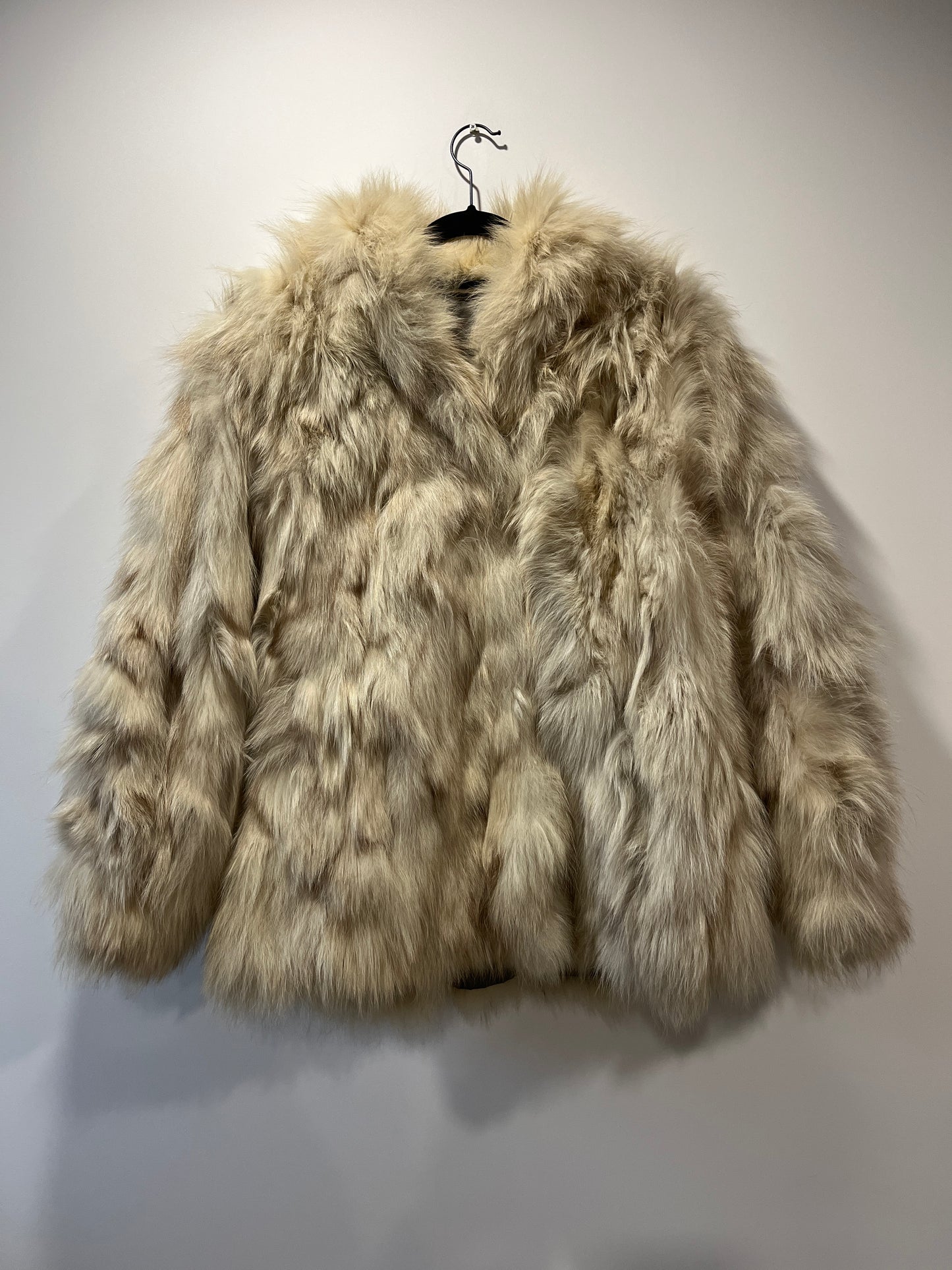 Manteau en fourrure blanc manches chauve-souris
