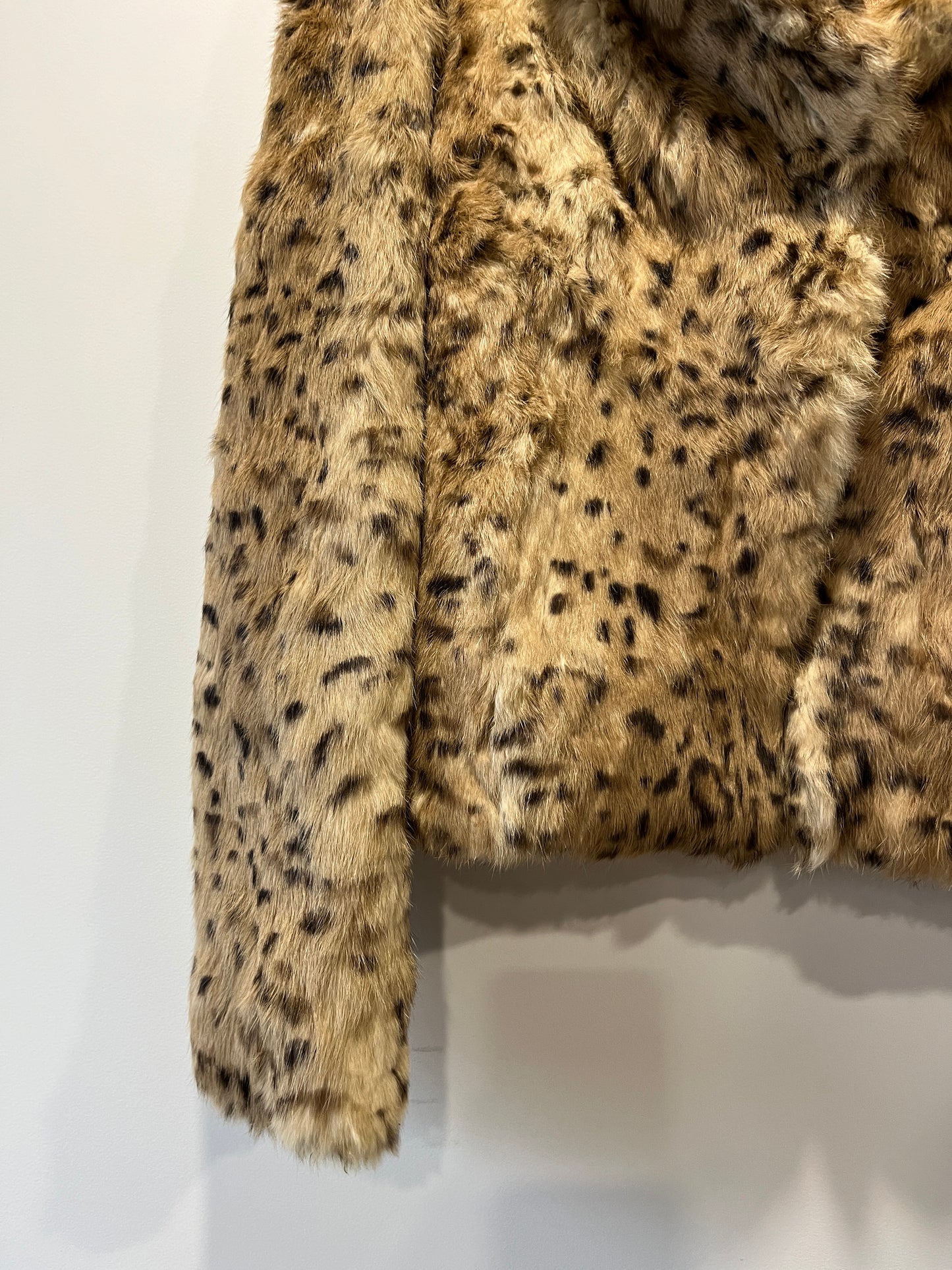 Veste en fourrure imprimée léopard