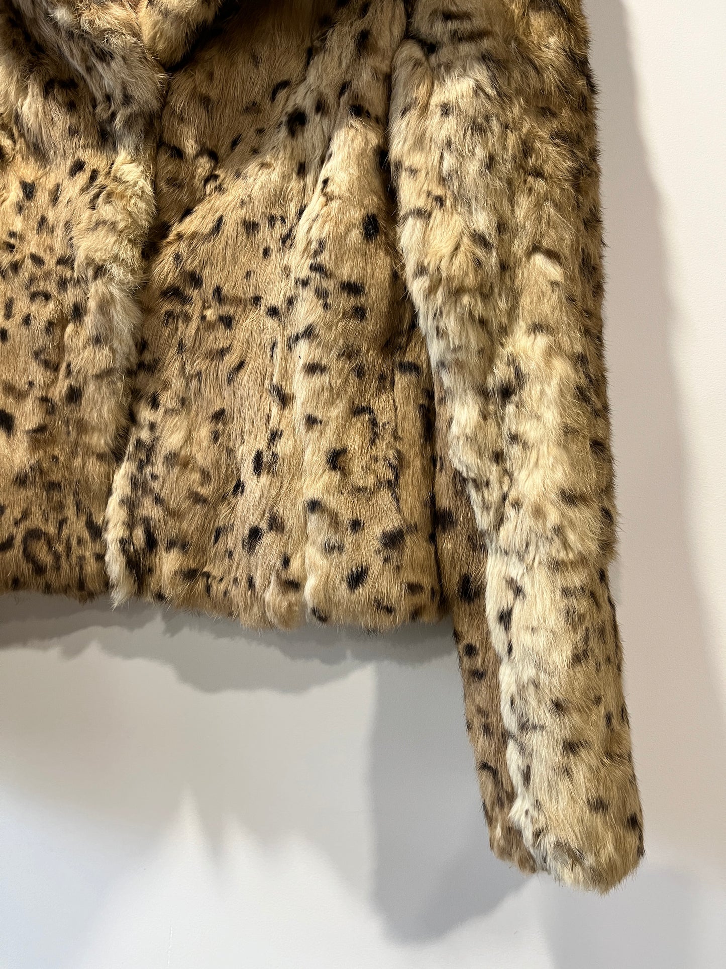 Veste en fourrure imprimée léopard
