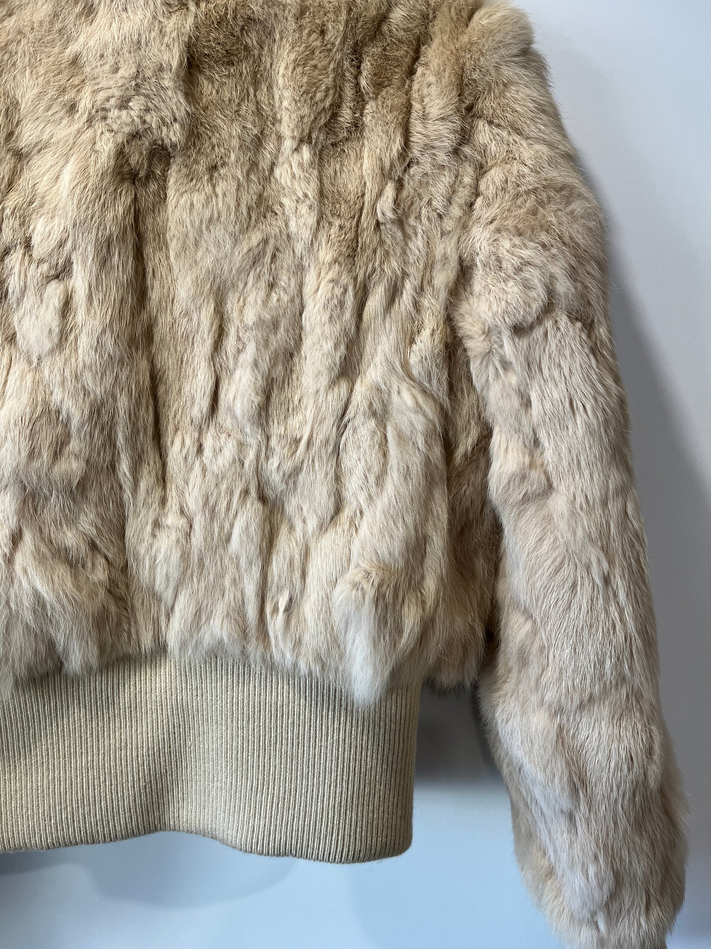 Veste courte en fourrure beige