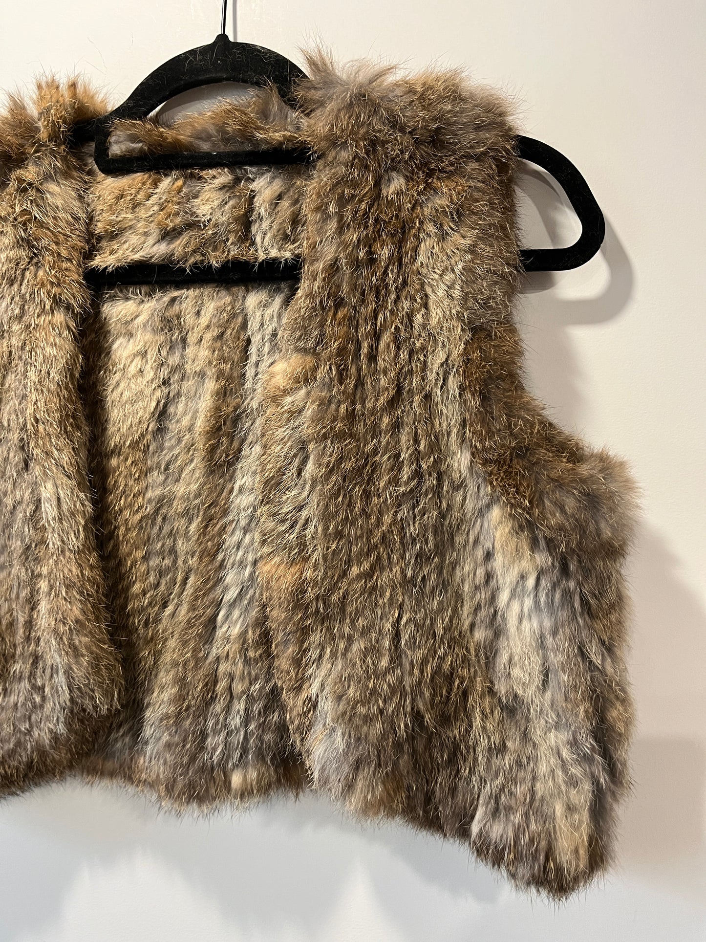 Gilet en fourrure tressée