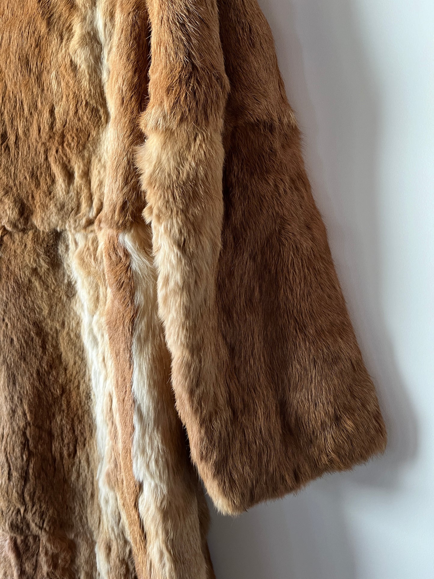 Manteau long en fourrure beige