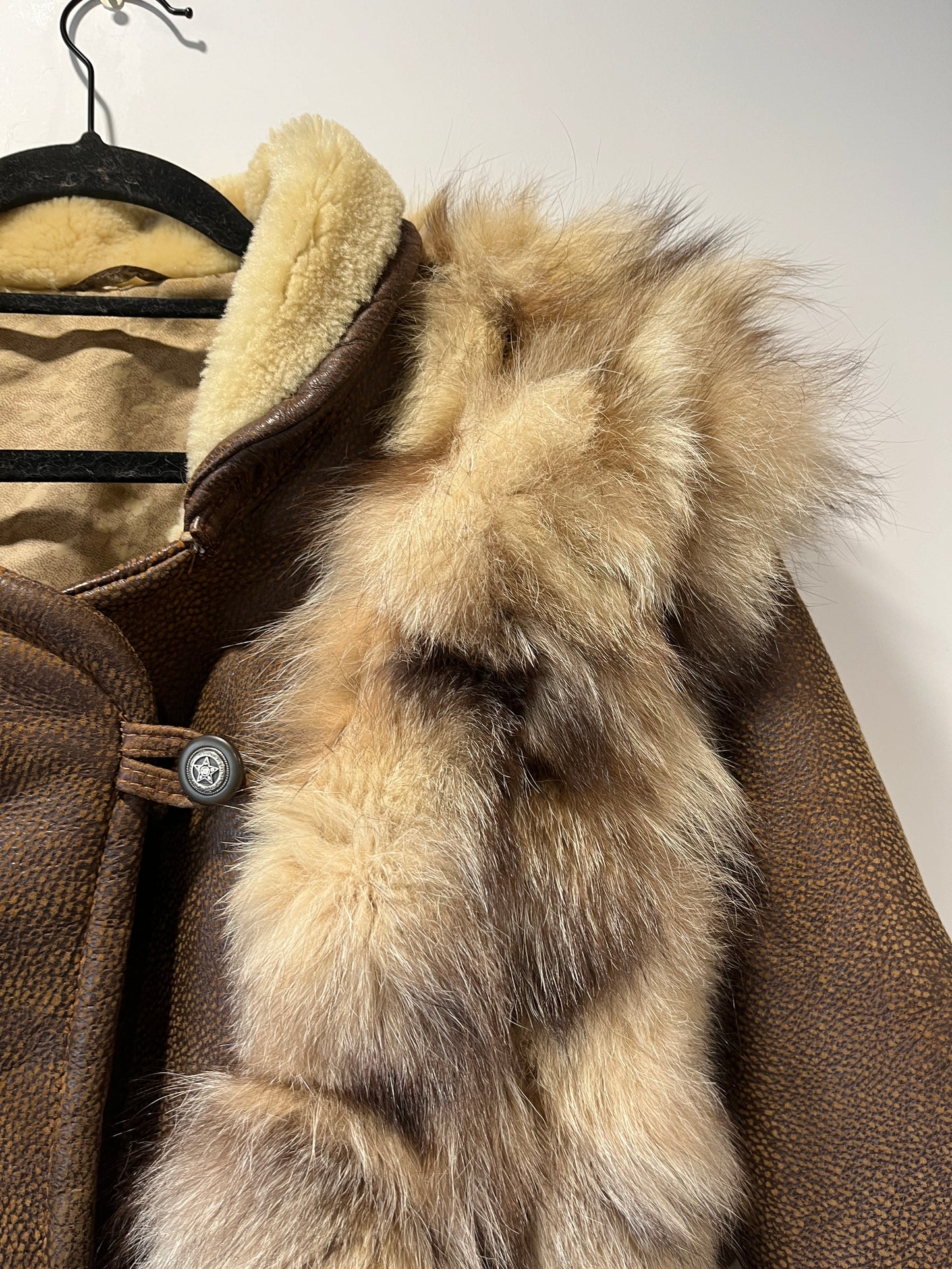 Veste en fourrure et cuir marron
