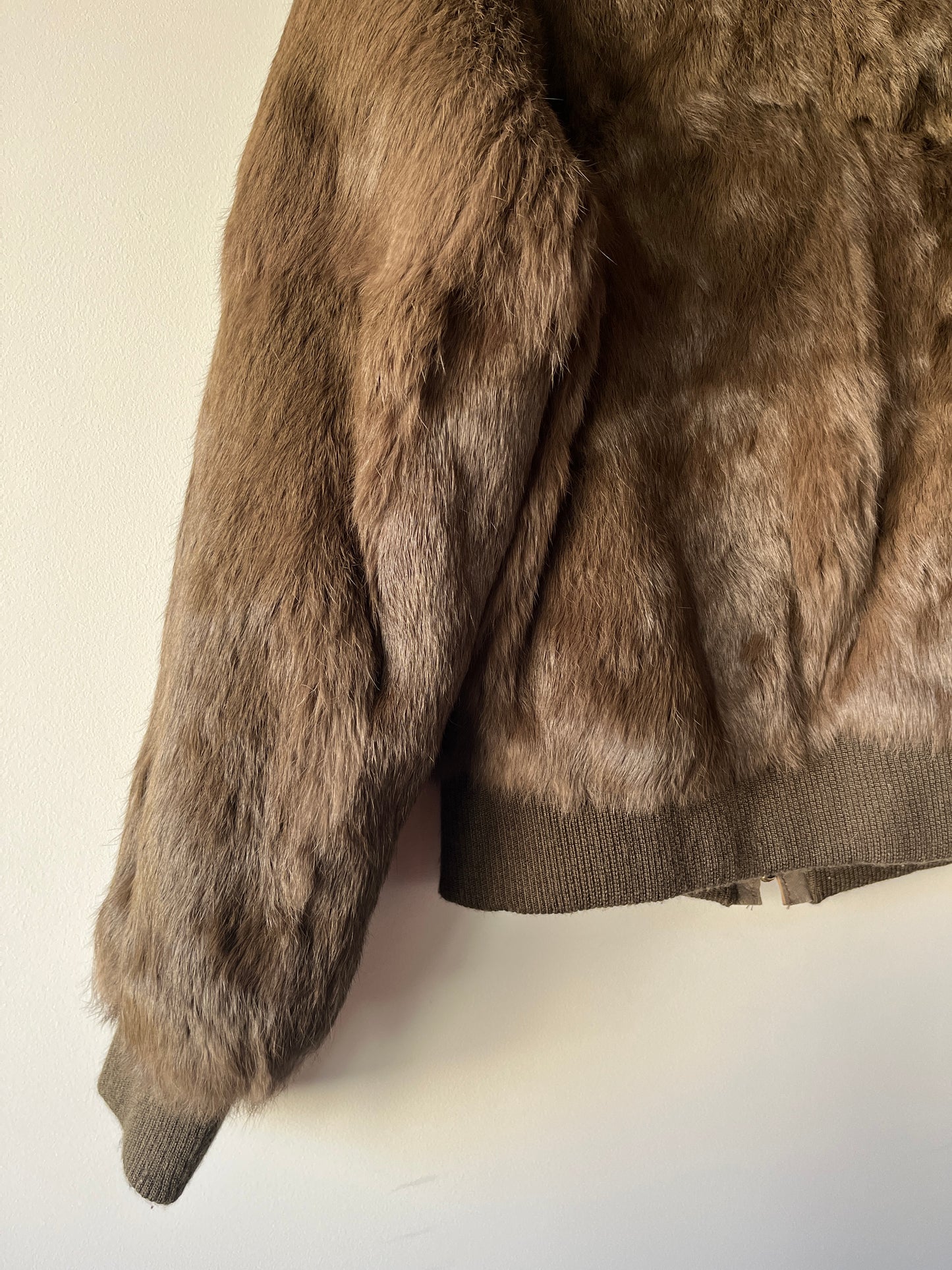 Veste courte en fourrure marron