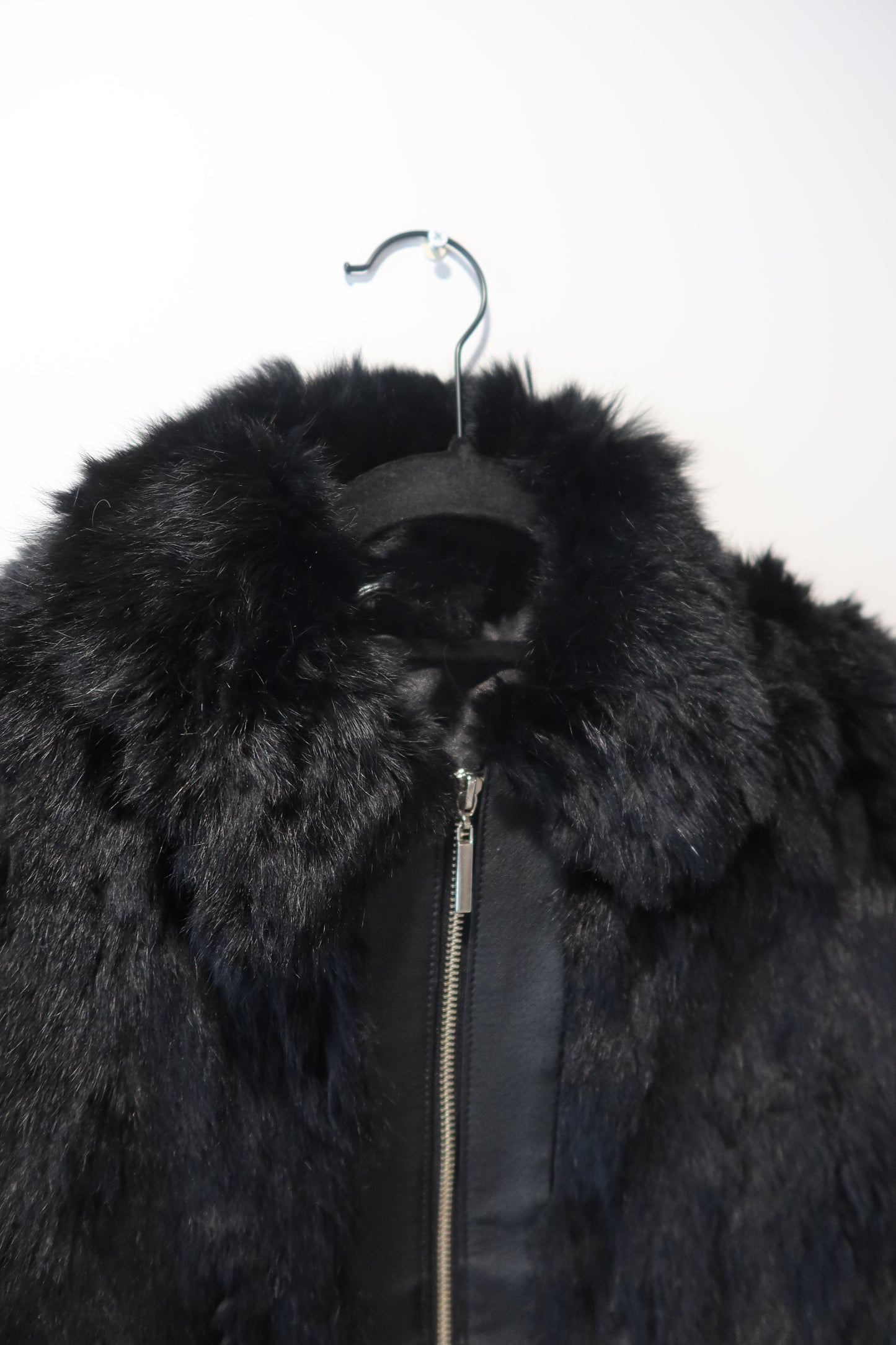 Veste courte en fourrure noire