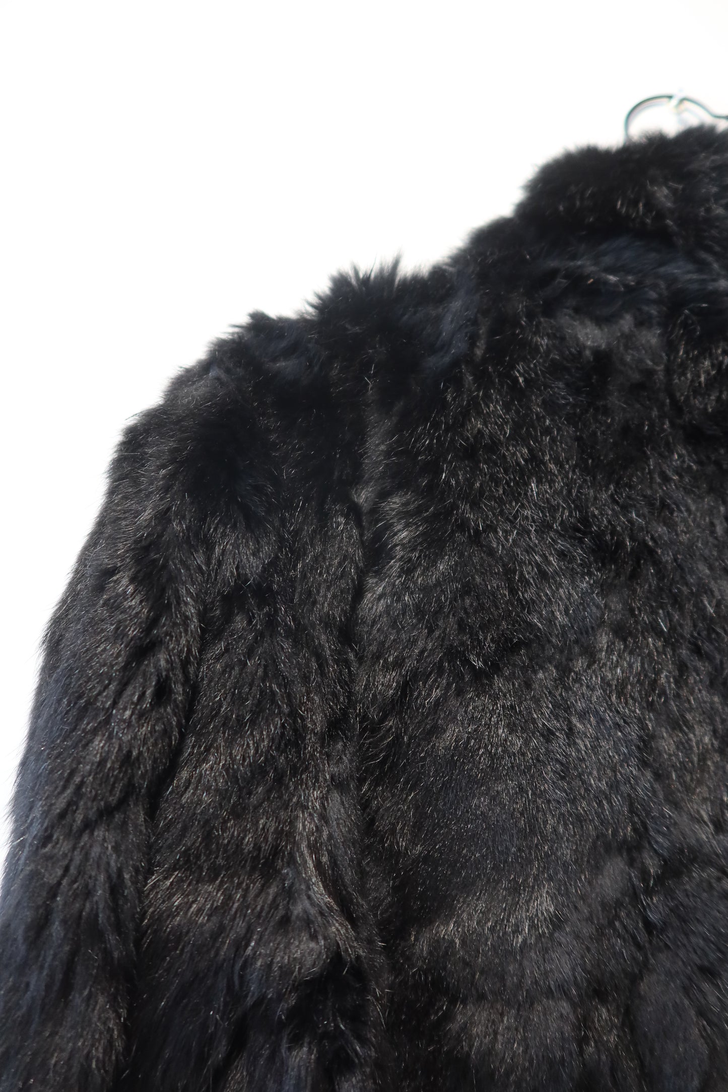 Veste courte en fourrure noire