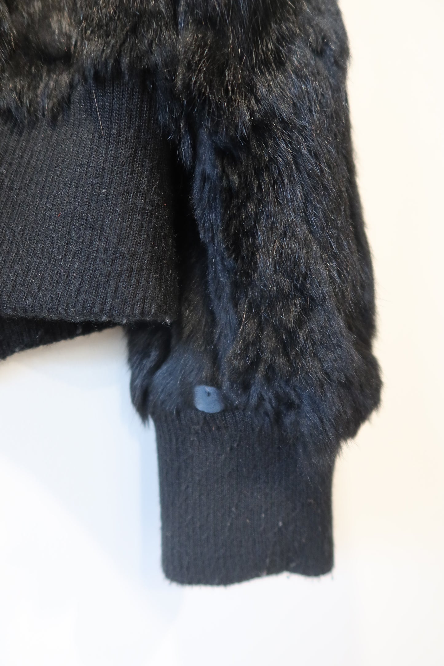 Veste courte en fourrure noire
