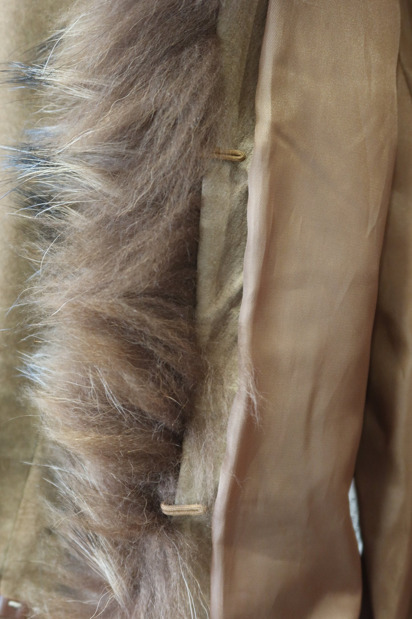 Veste en cuir avec bordures en fourrure