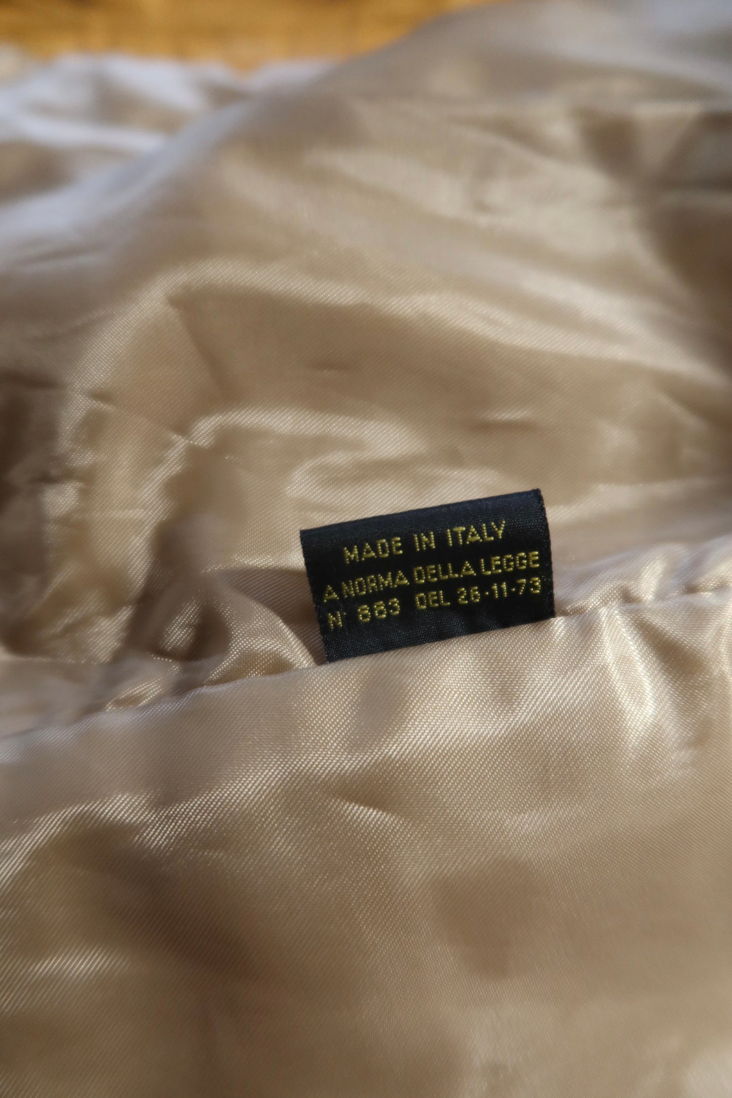 Veste en cuir et bordures en fourrure