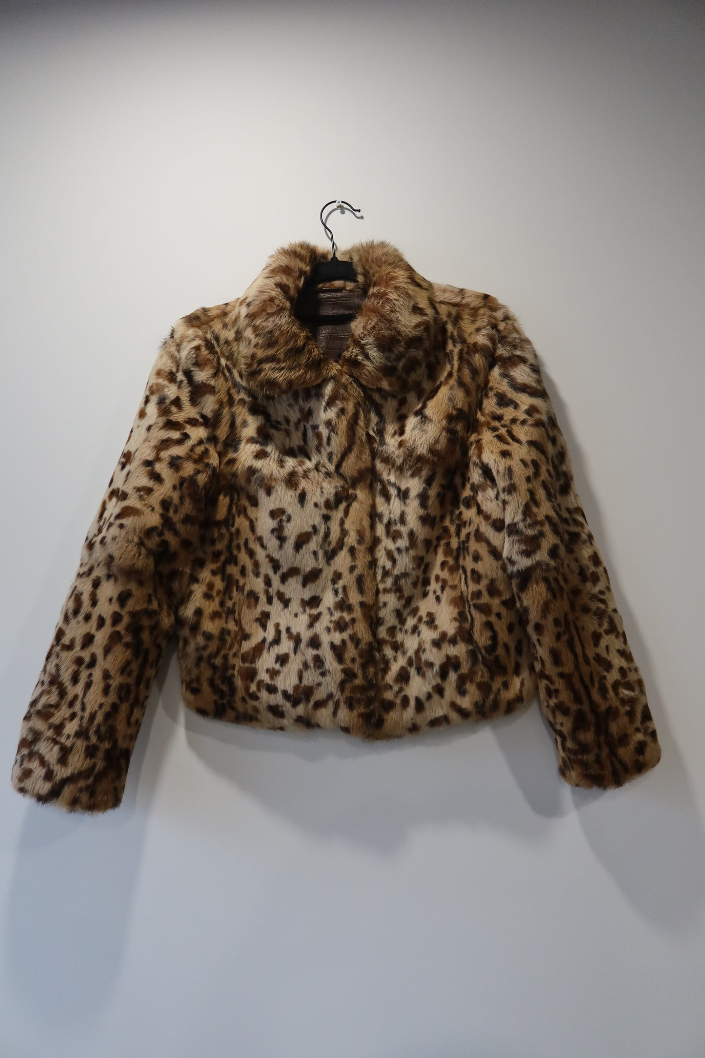 Veste en fourrure imprimée léopard