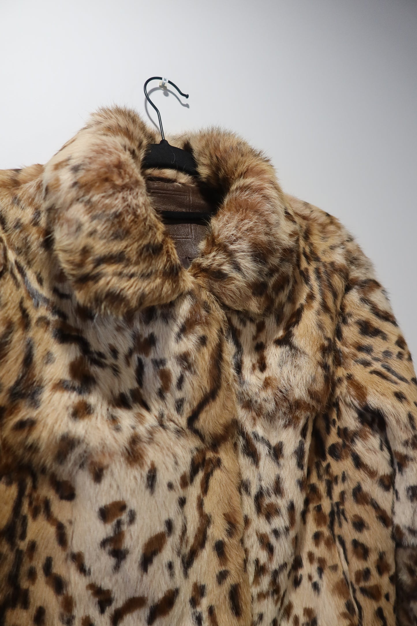 Veste en fourrure imprimée léopard