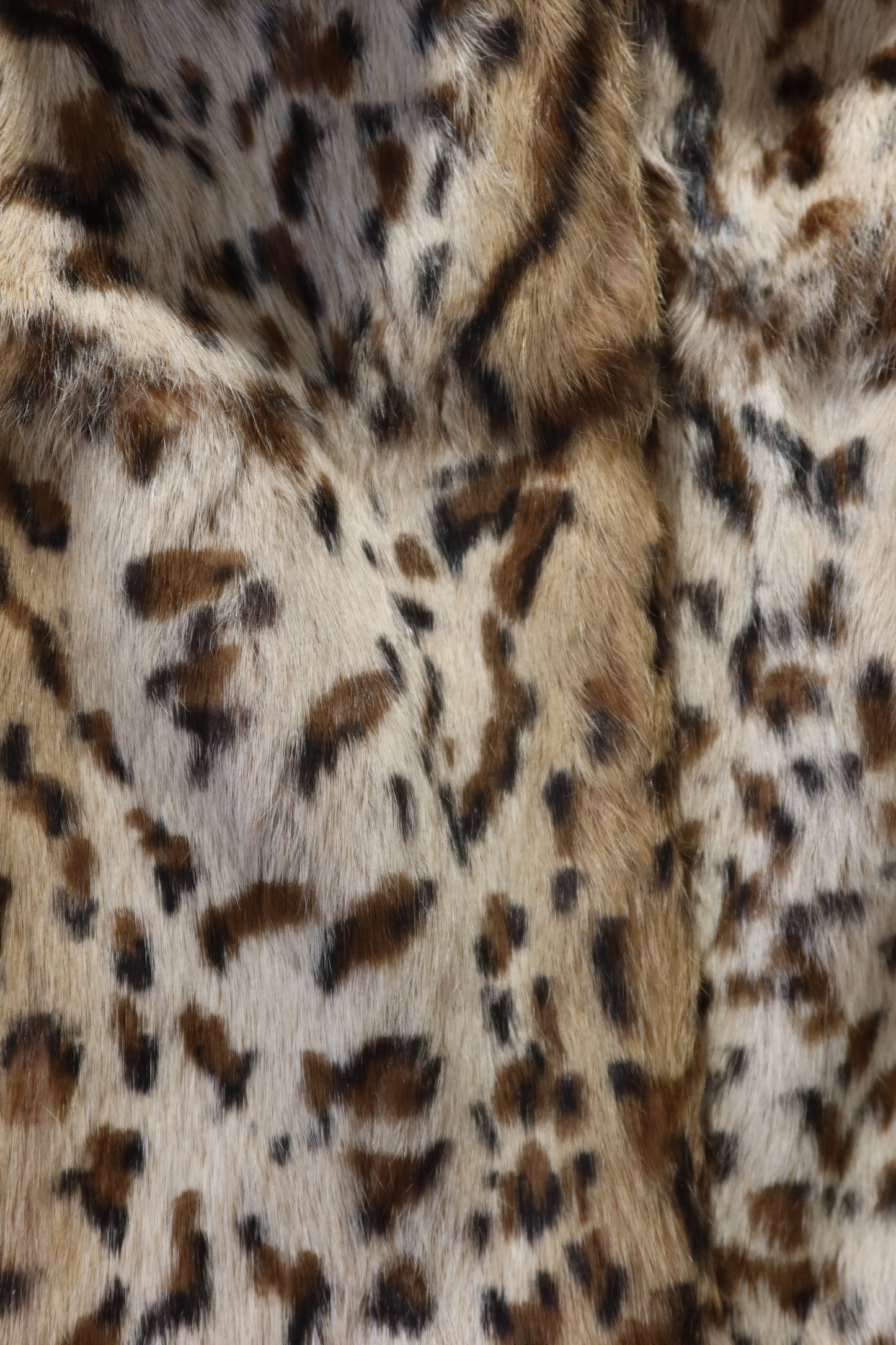 Veste en fourrure imprimée léopard