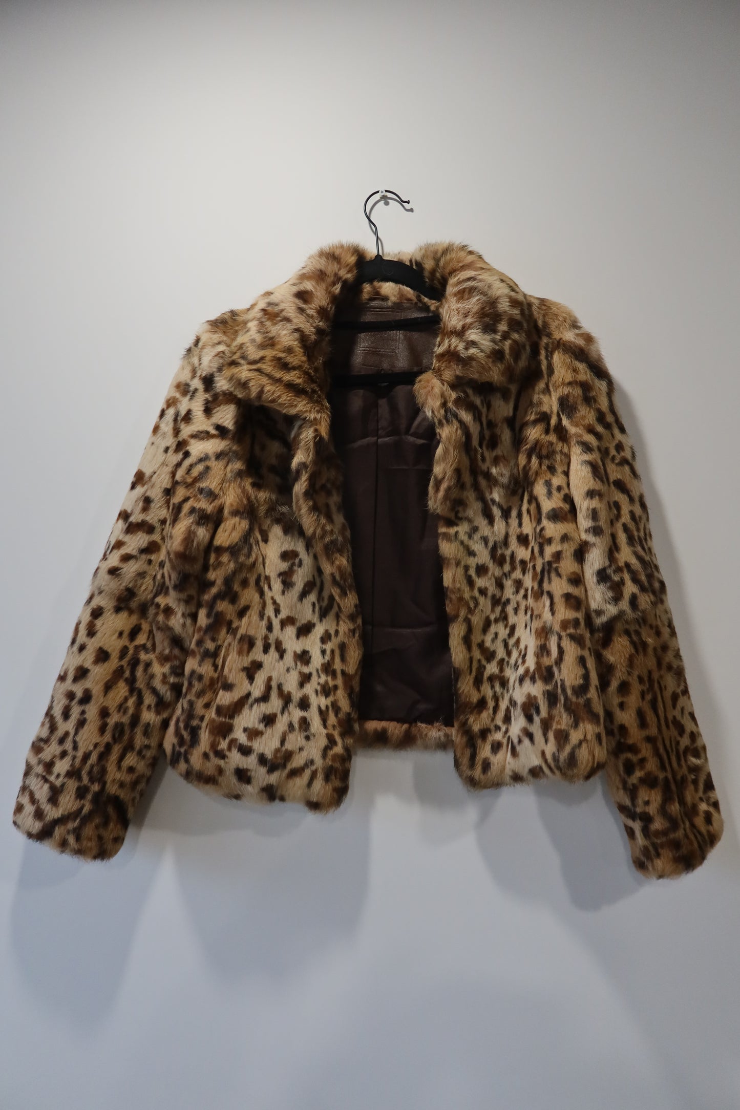 Veste en fourrure imprimée léopard