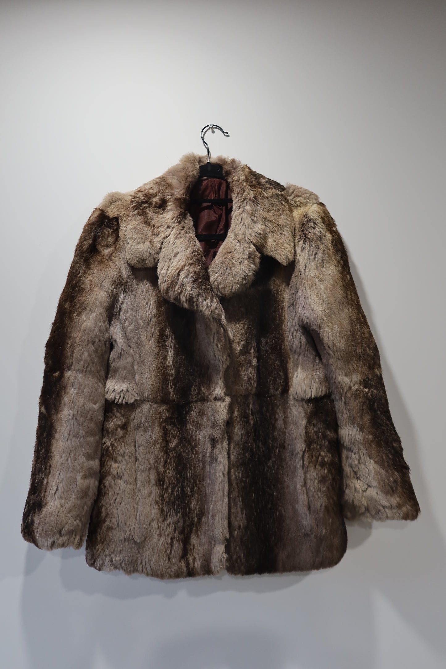 Manteau en fourrure gris col à revers