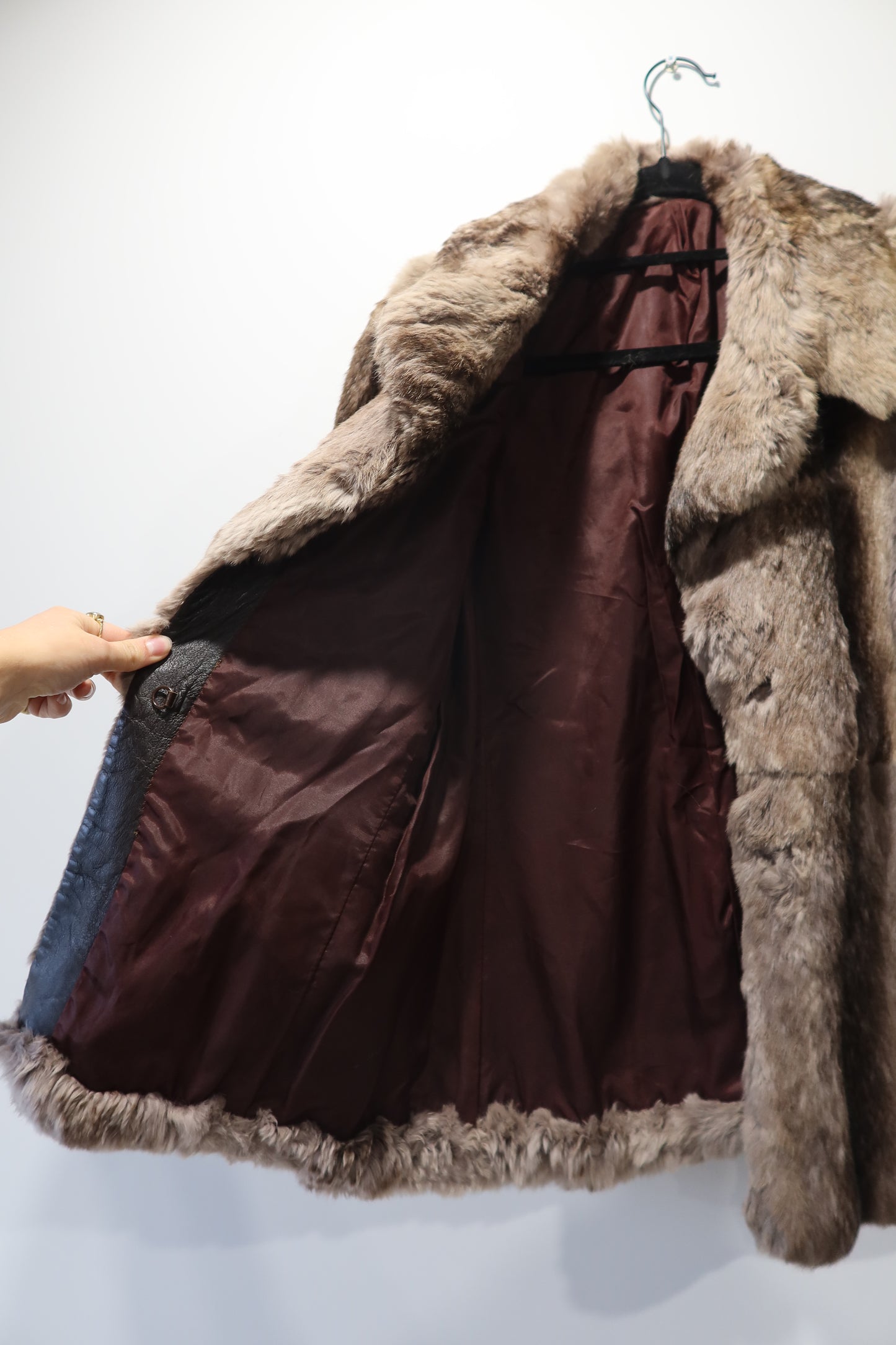 Manteau en fourrure gris col à revers