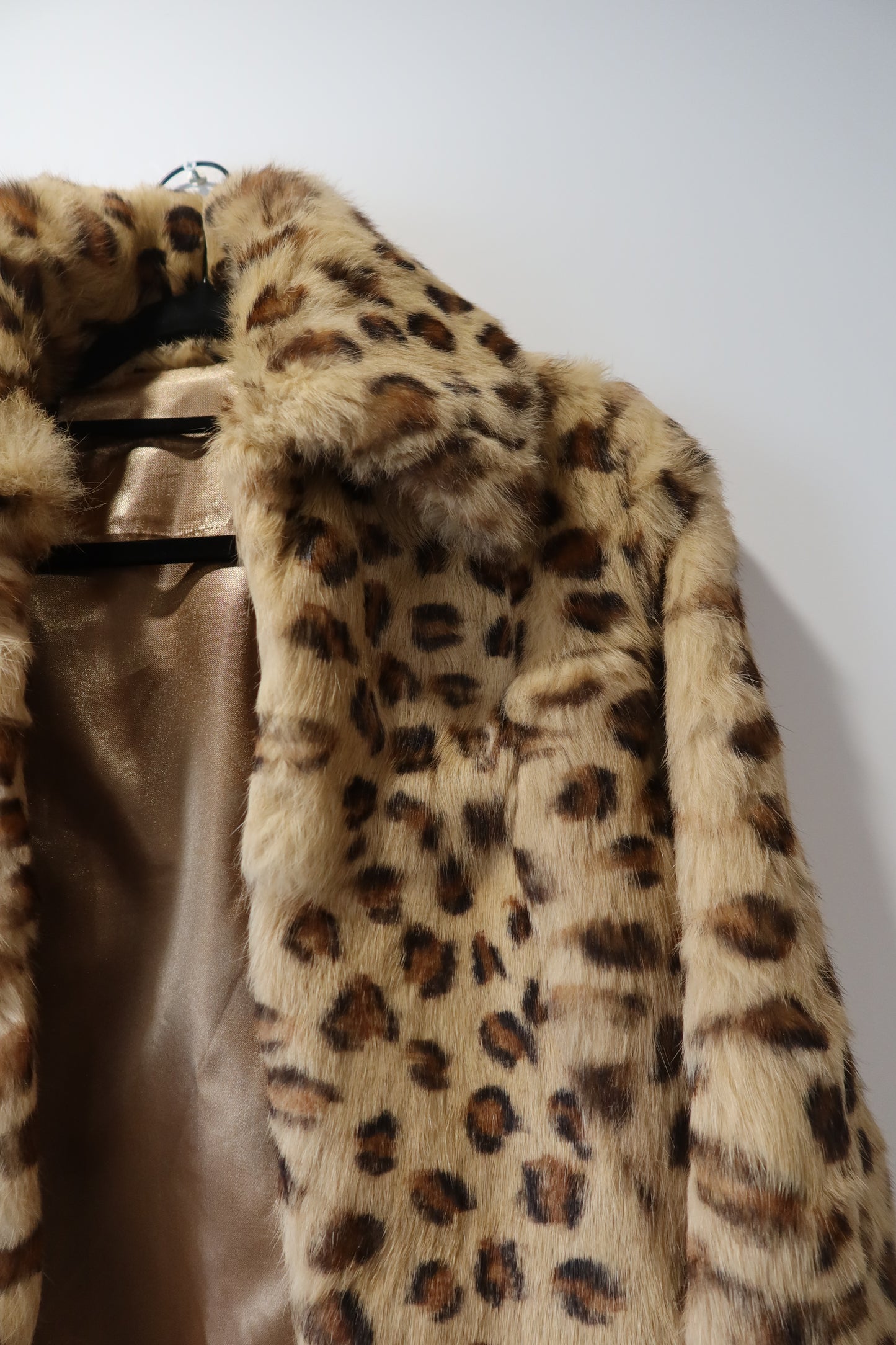 Veste en fourrure imprimée léopard