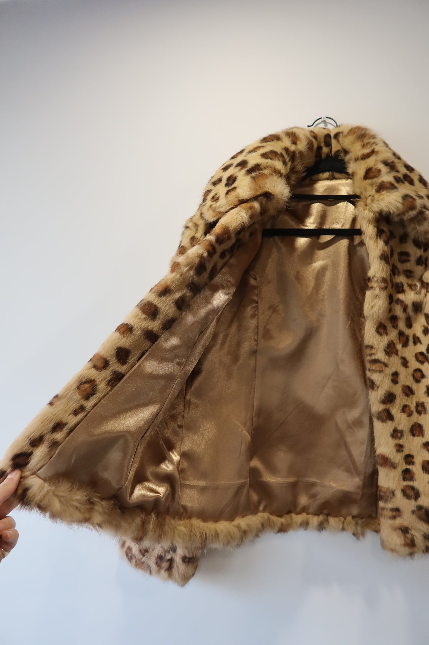 Veste en fourrure imprimée léopard