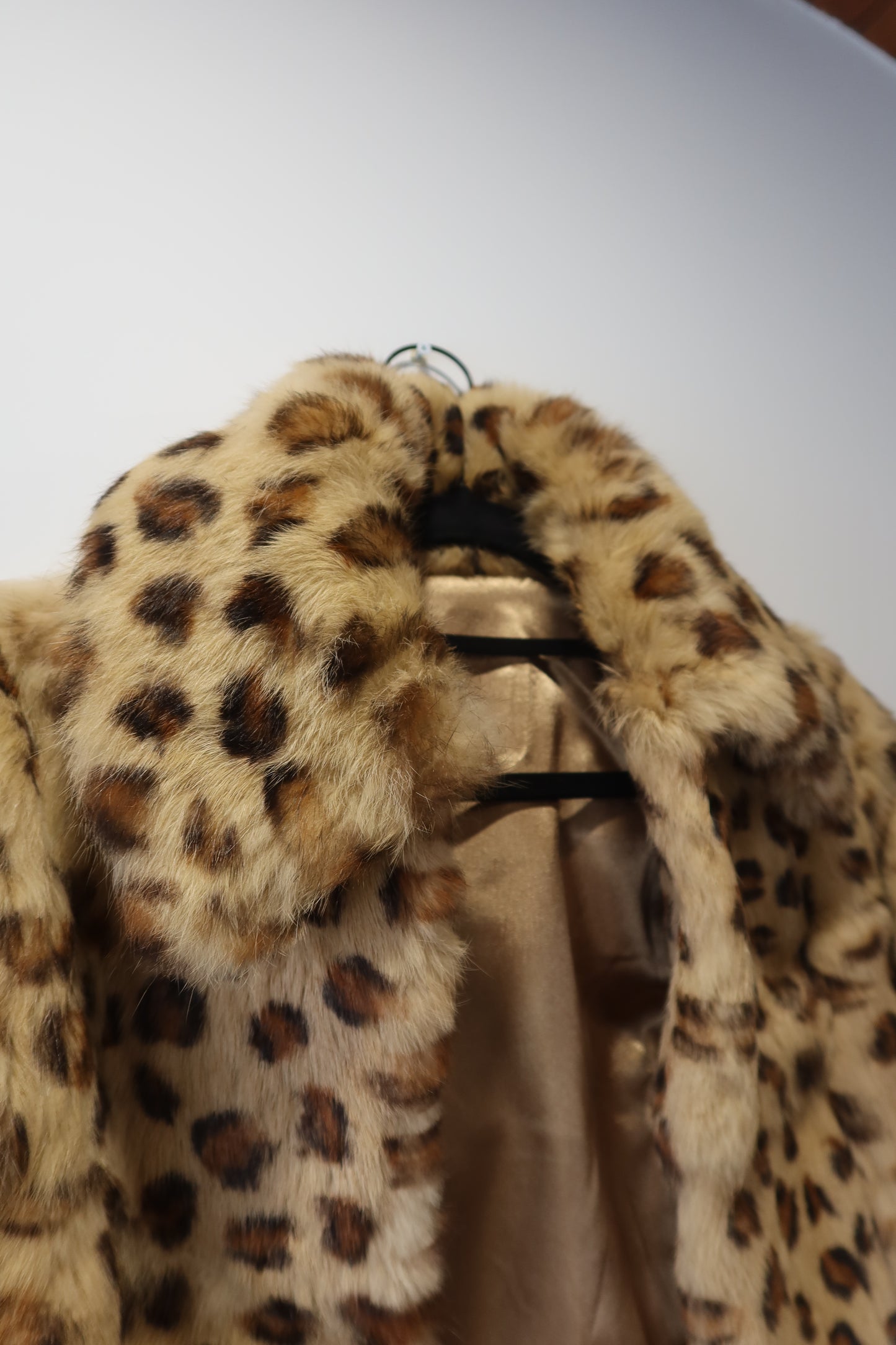 Veste en fourrure imprimée léopard