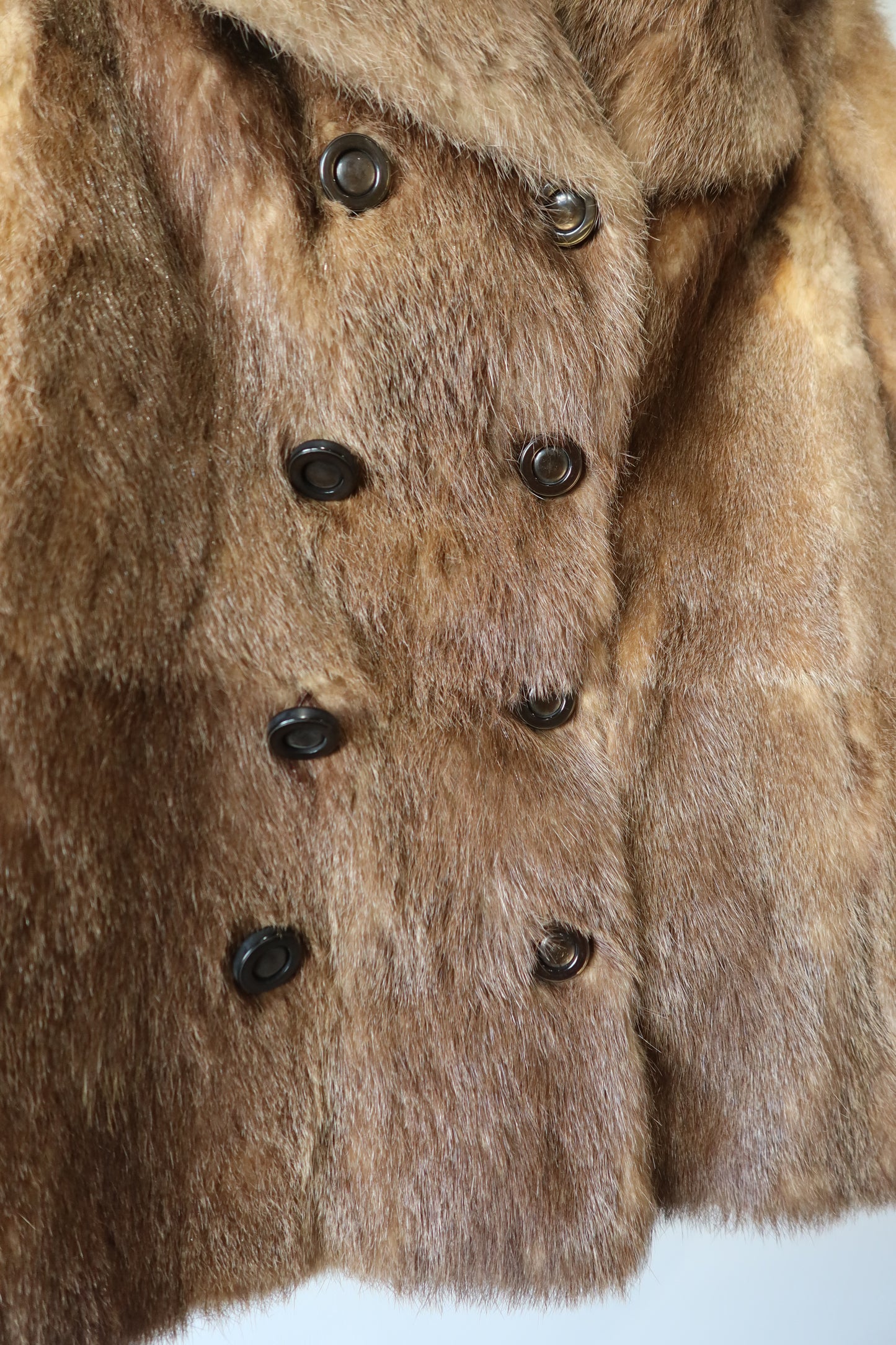 Manteau en fourrure forme caban
