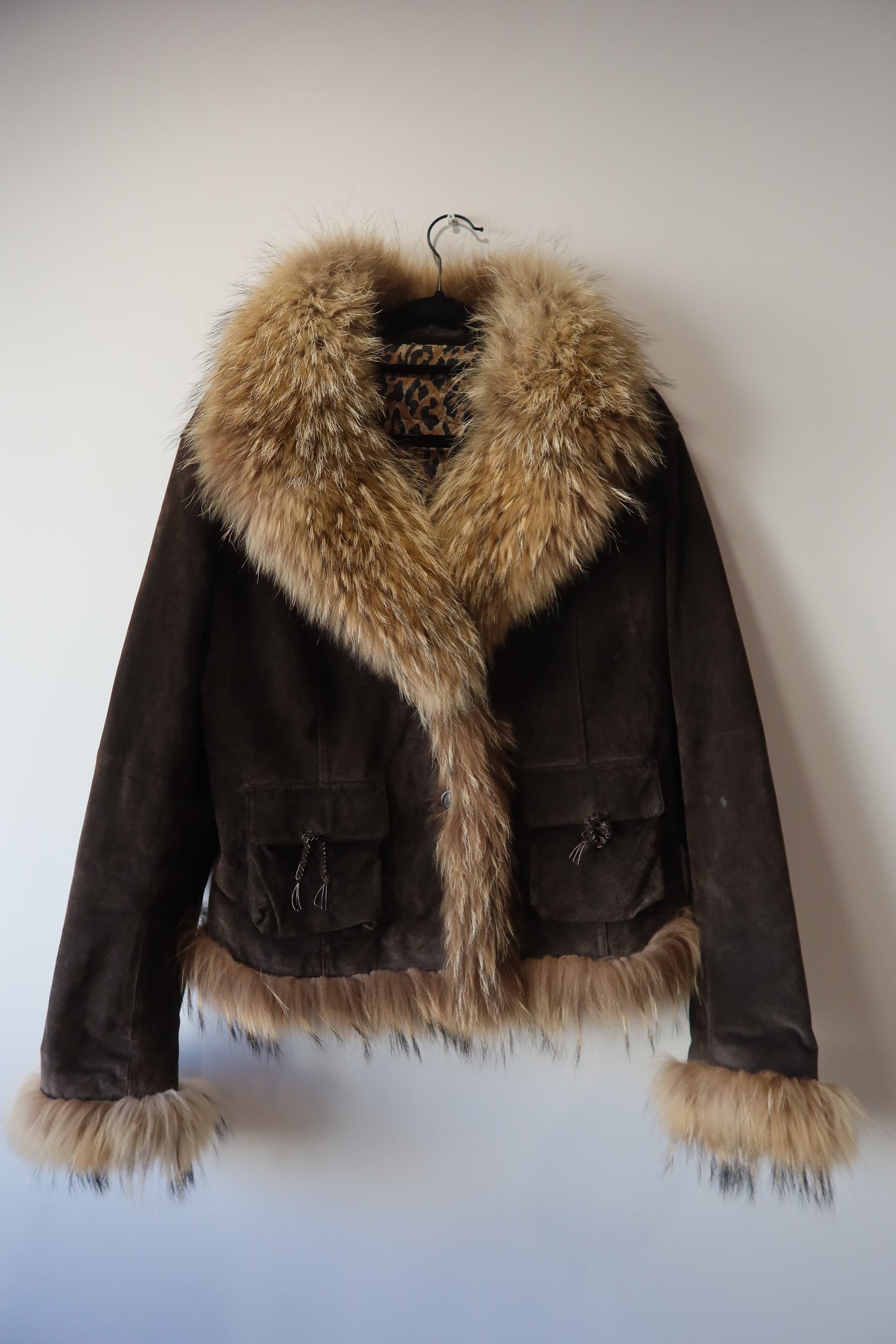 Veste en cuir avec bordures en fourrure