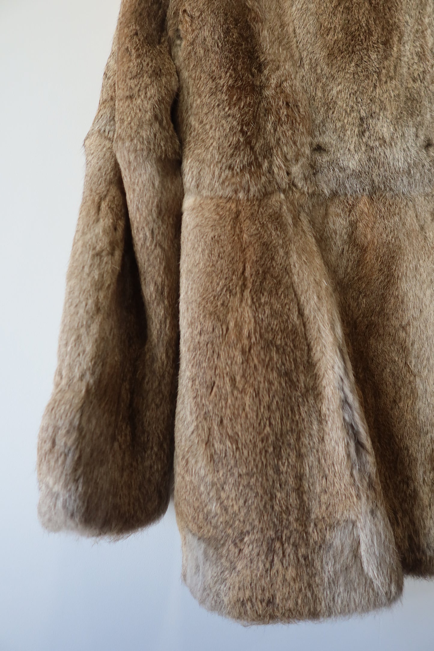 Manteau en fourrure gris
