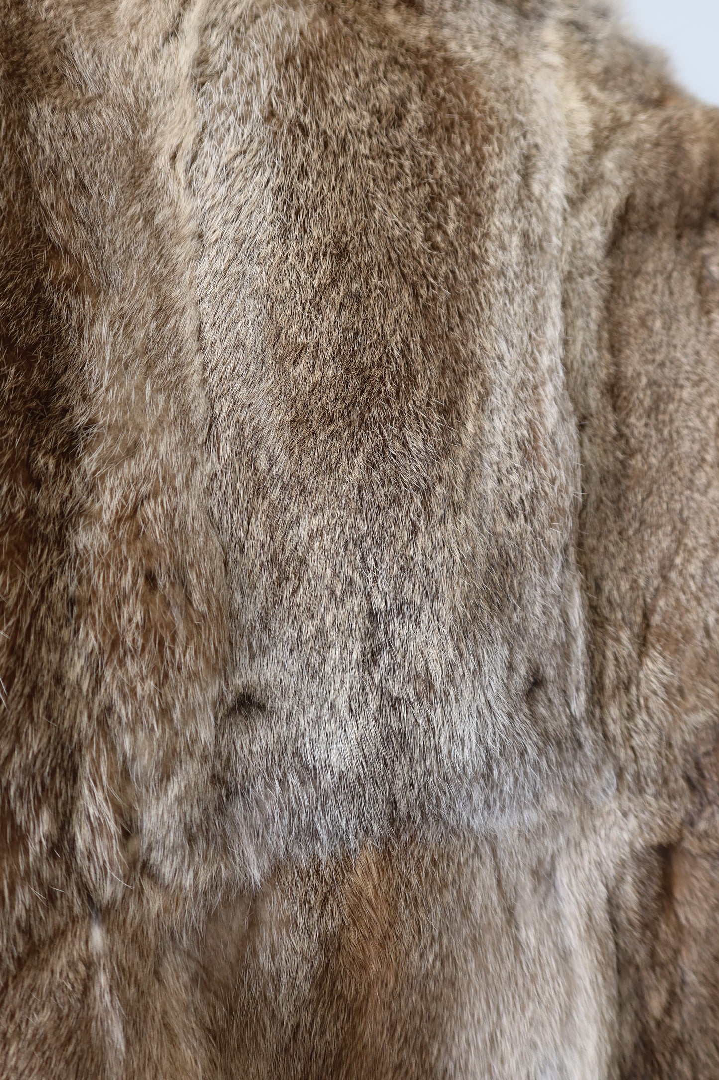 Manteau en fourrure gris
