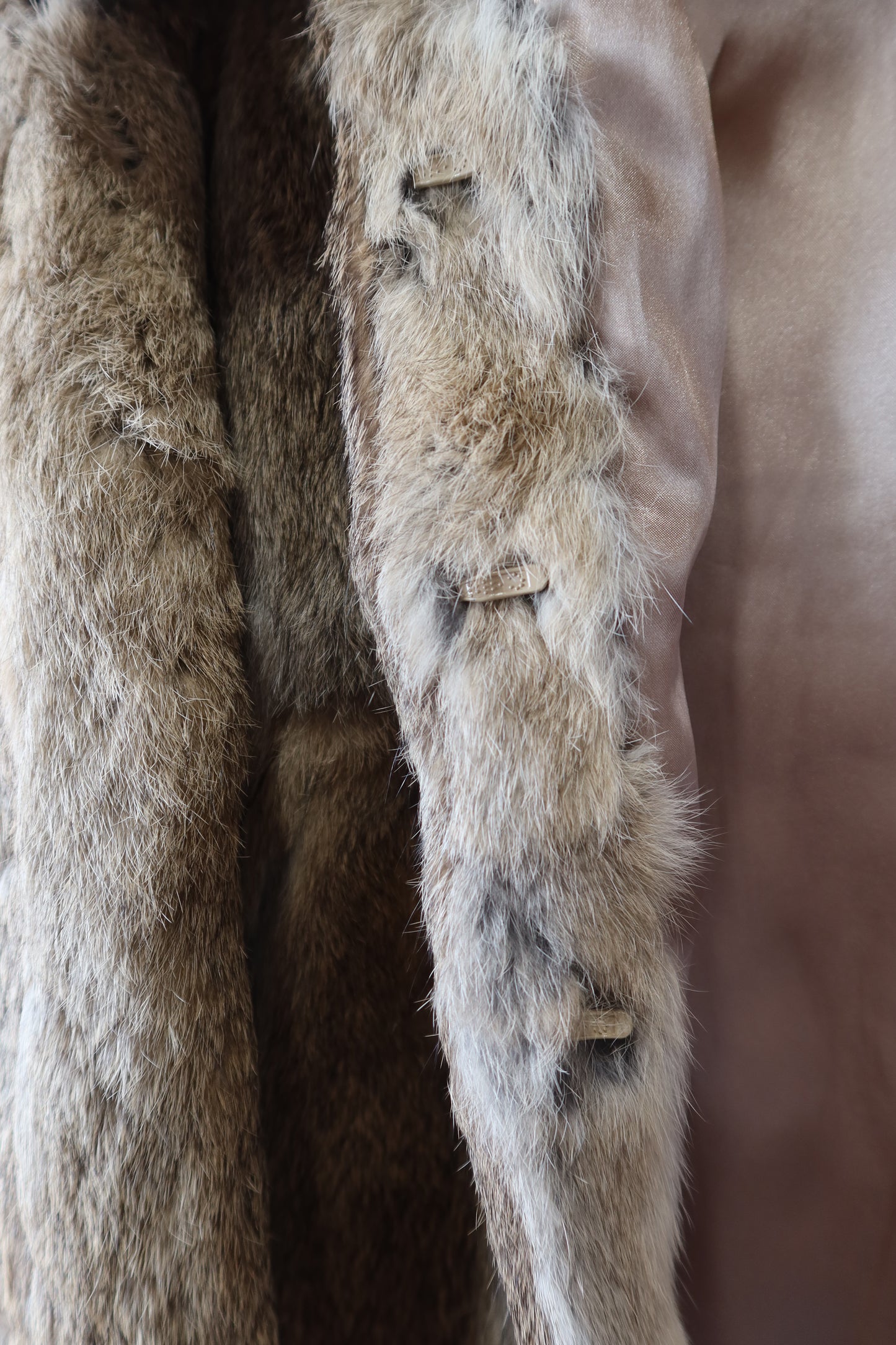 Manteau en fourrure gris