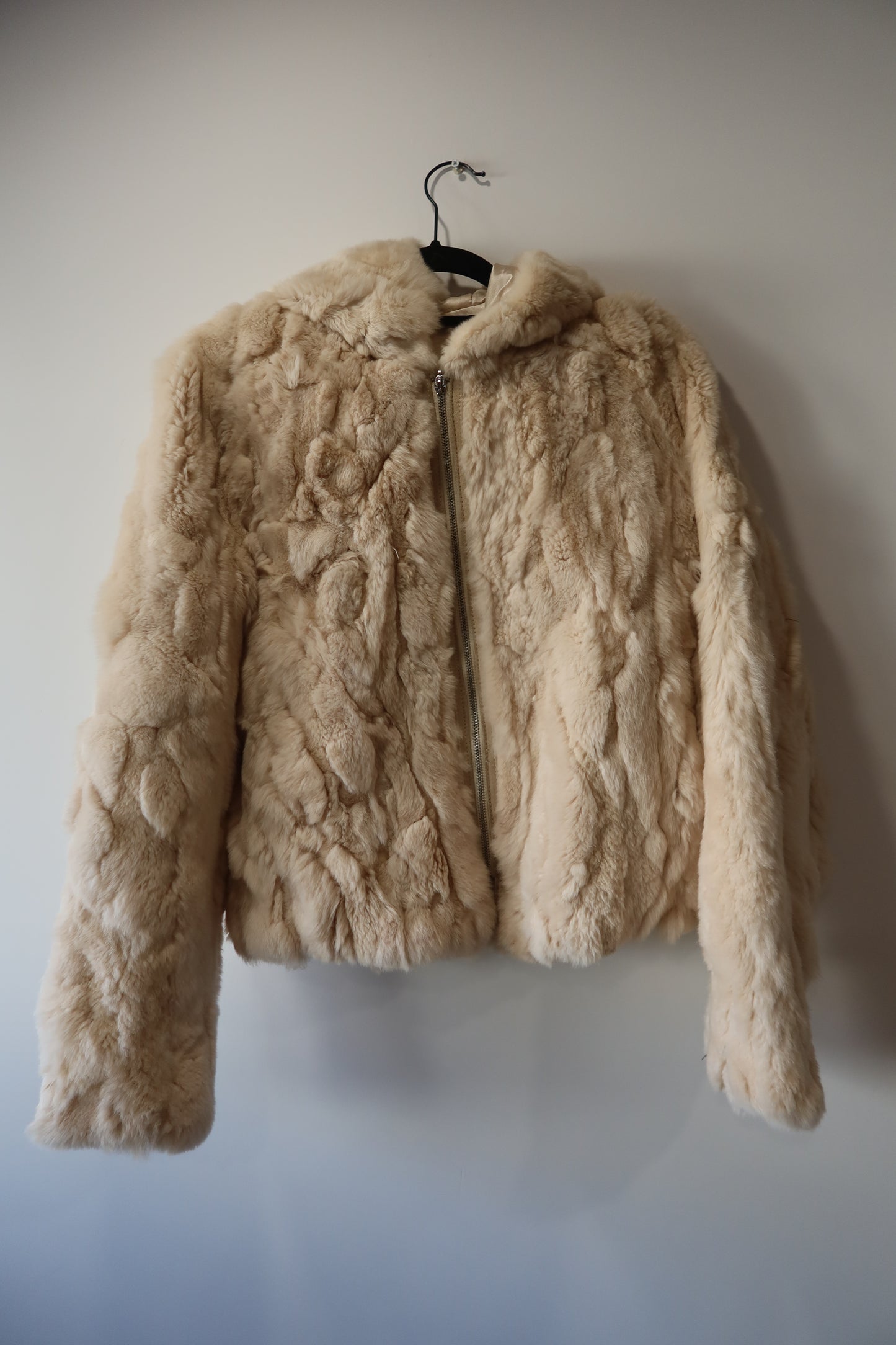 Veste à capuche en fourrure crème