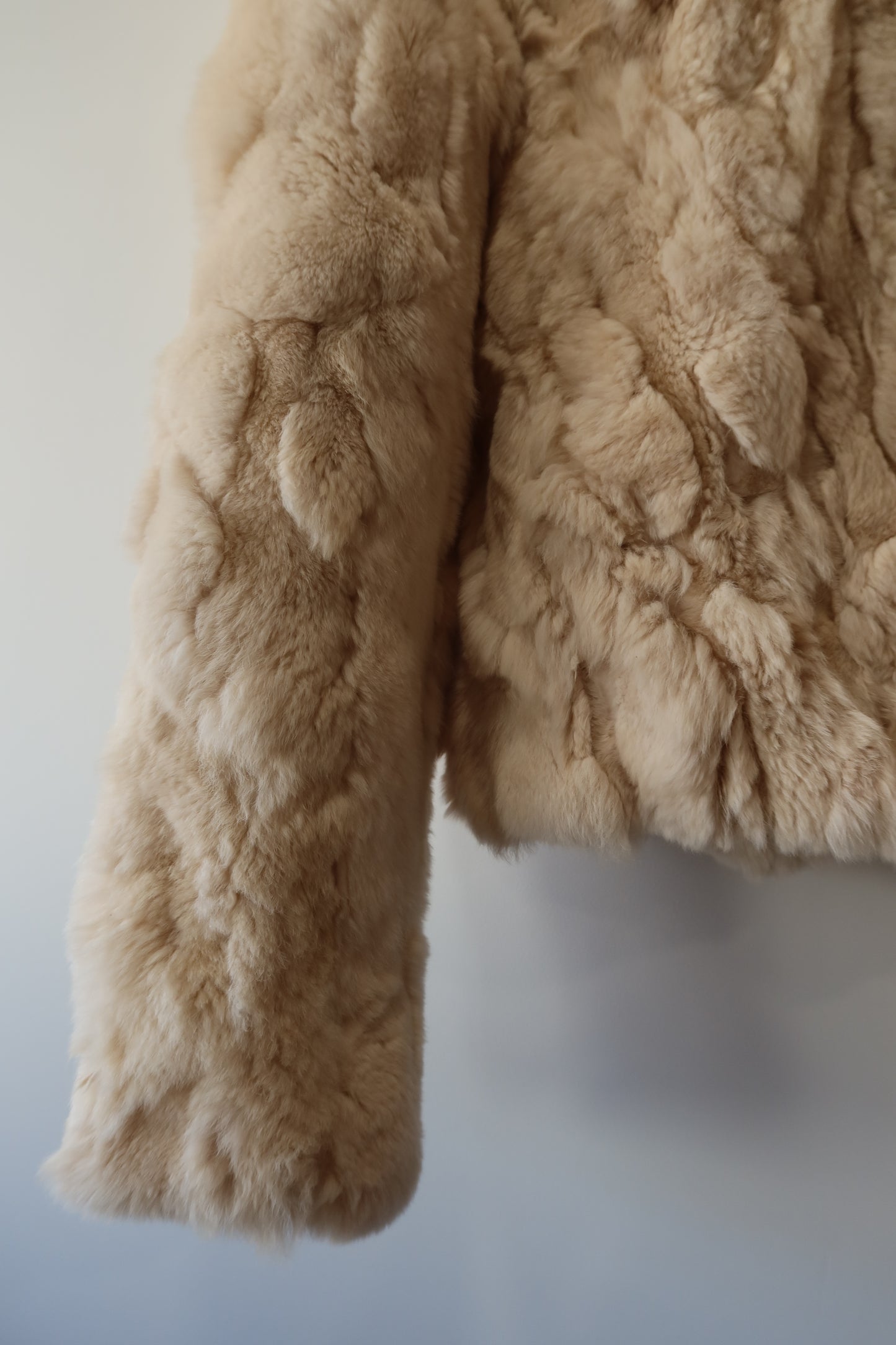 Veste à capuche en fourrure crème