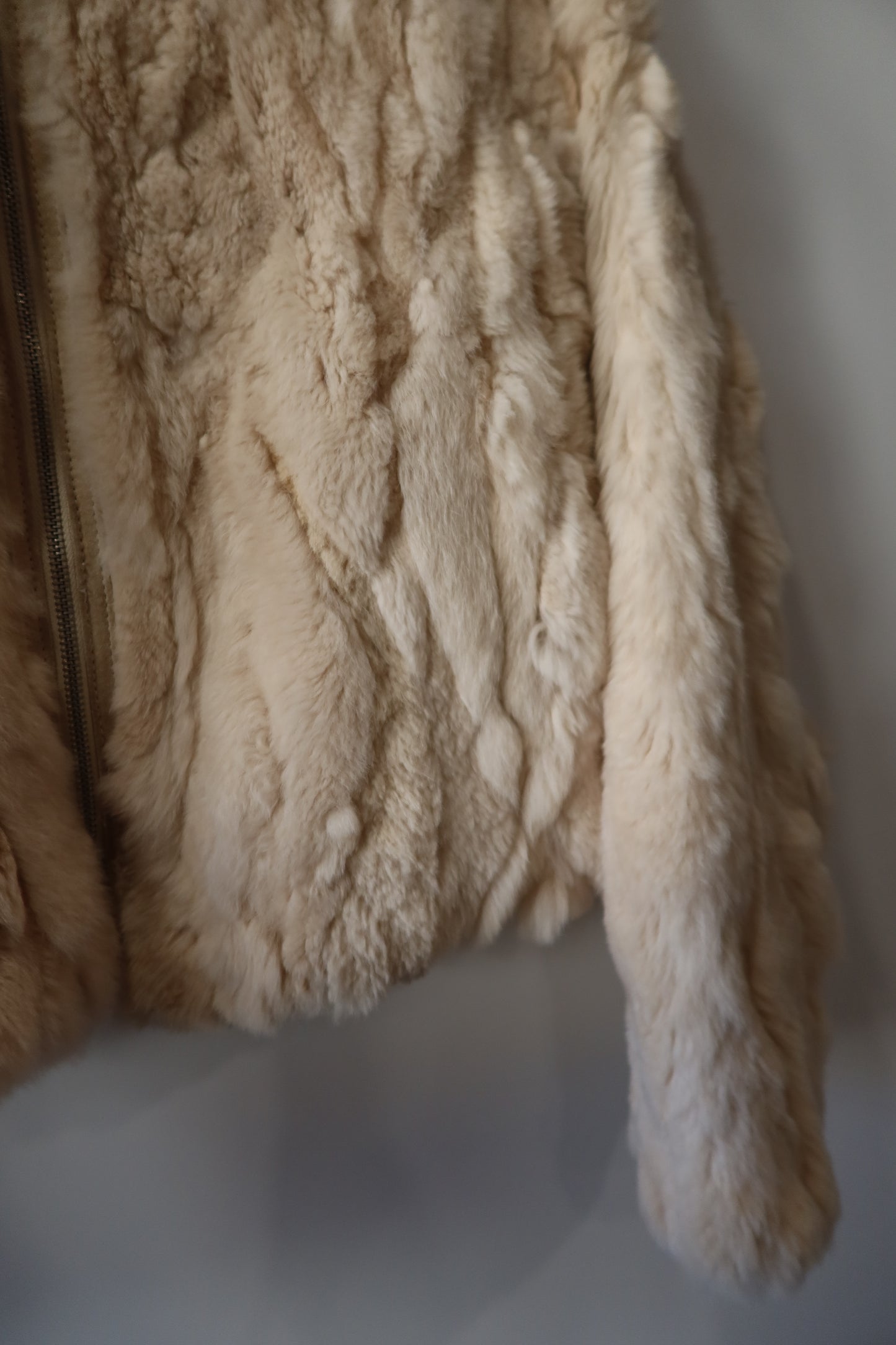 Veste à capuche en fourrure crème