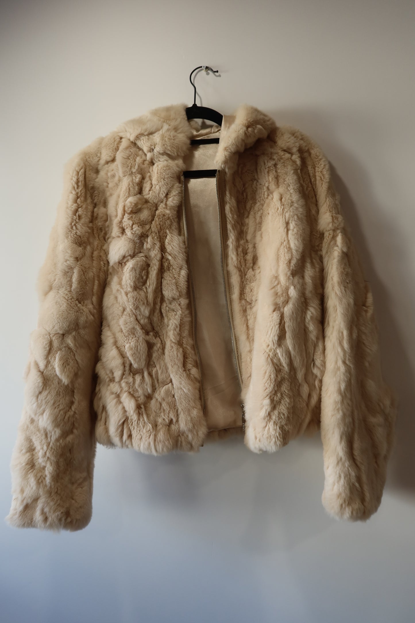 Veste à capuche en fourrure crème